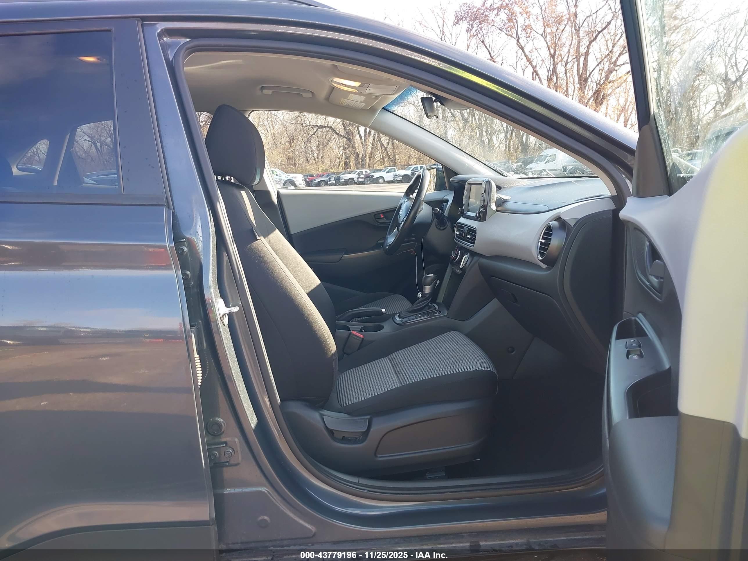 HYUNDAI KONA image 5