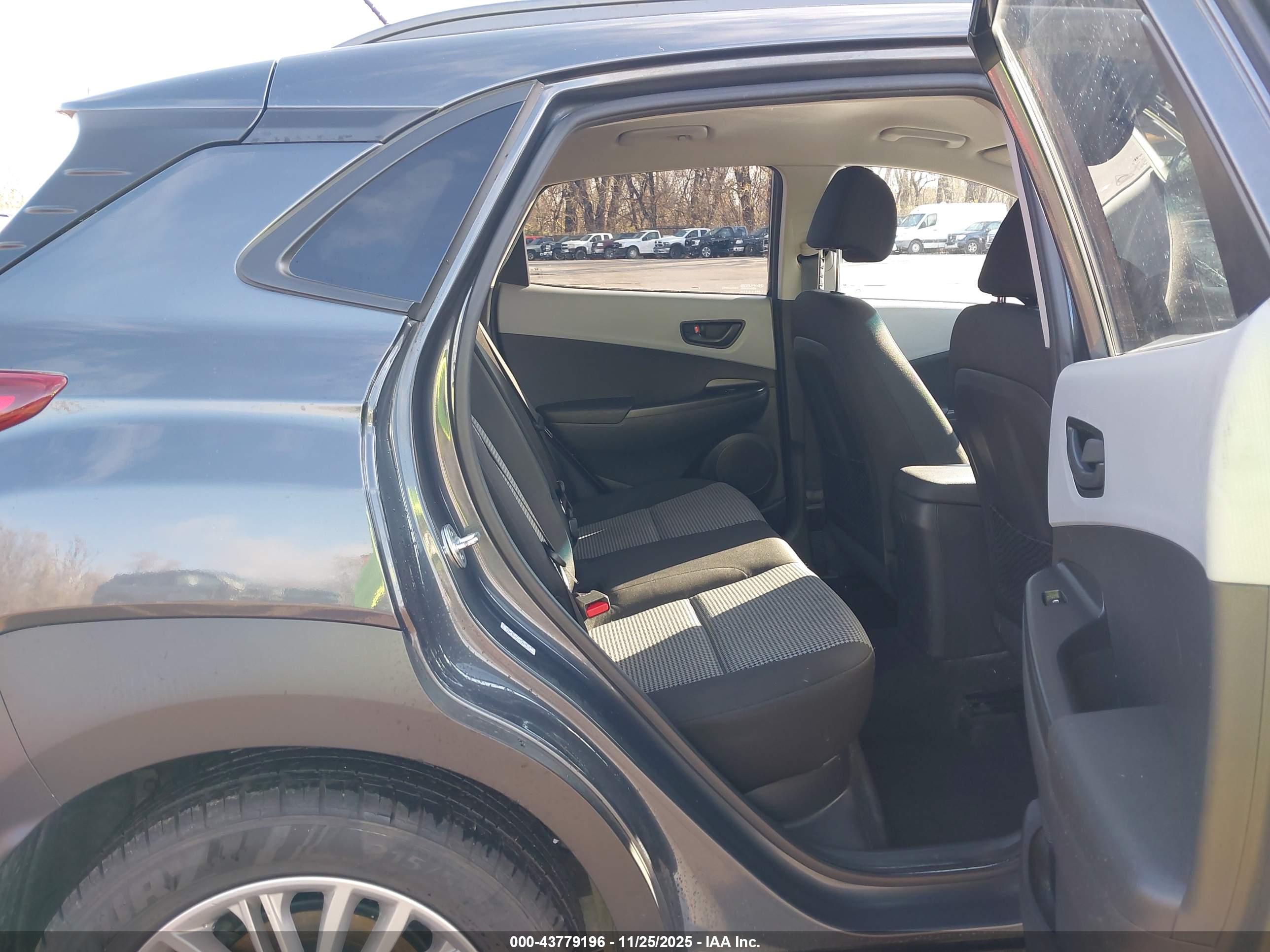 HYUNDAI KONA image 8
