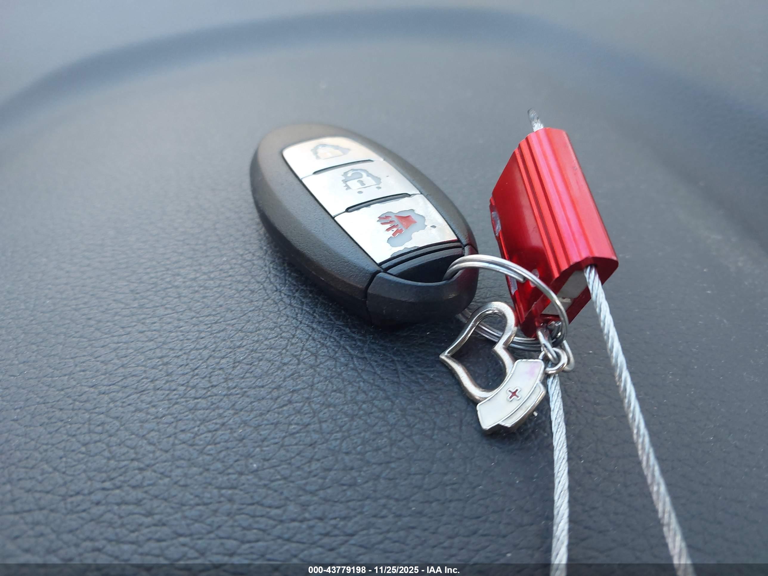 NISSAN ROGUE image 11