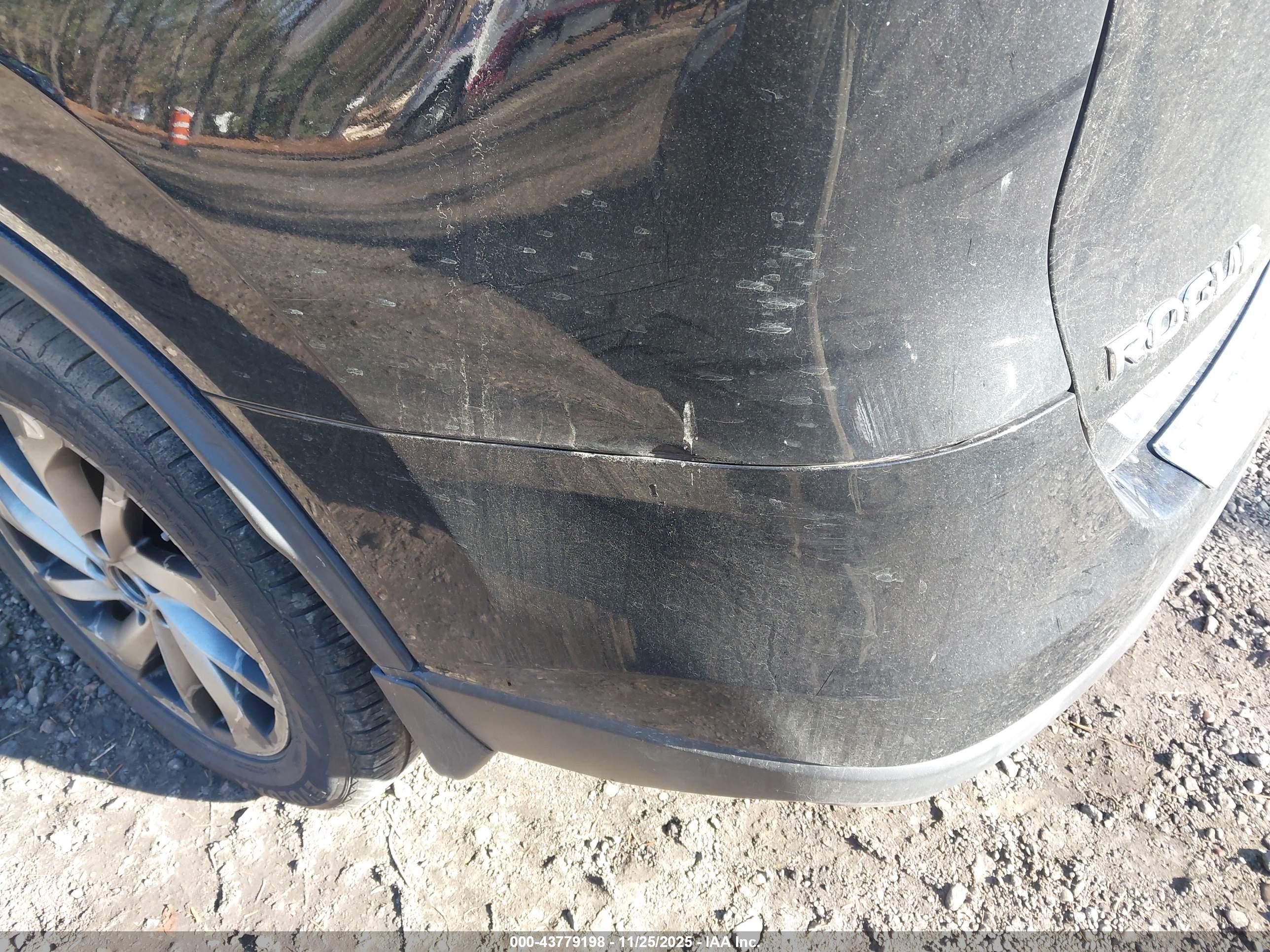 NISSAN ROGUE image 6