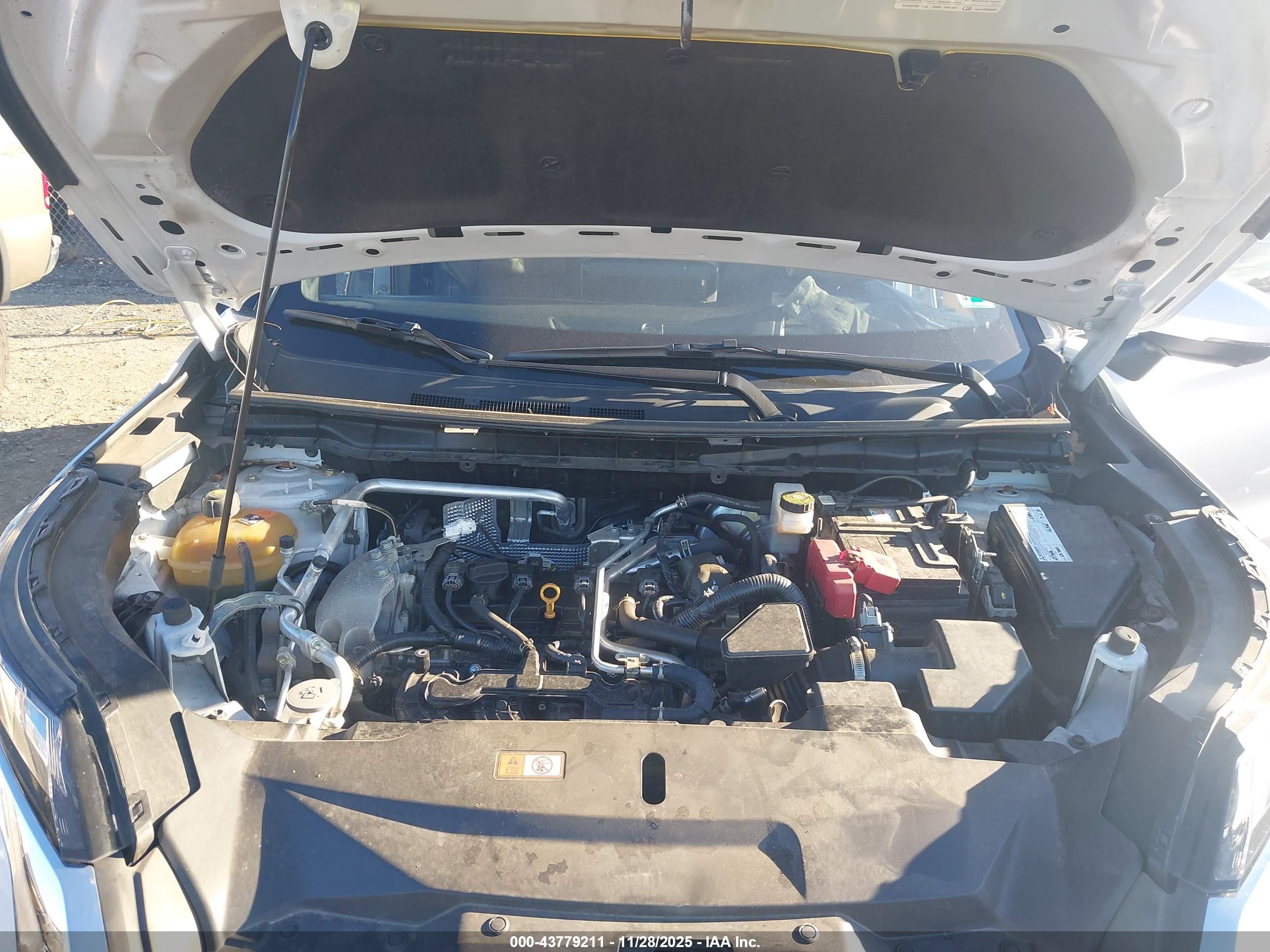 MITSUBISHI OUTLANDER image 10