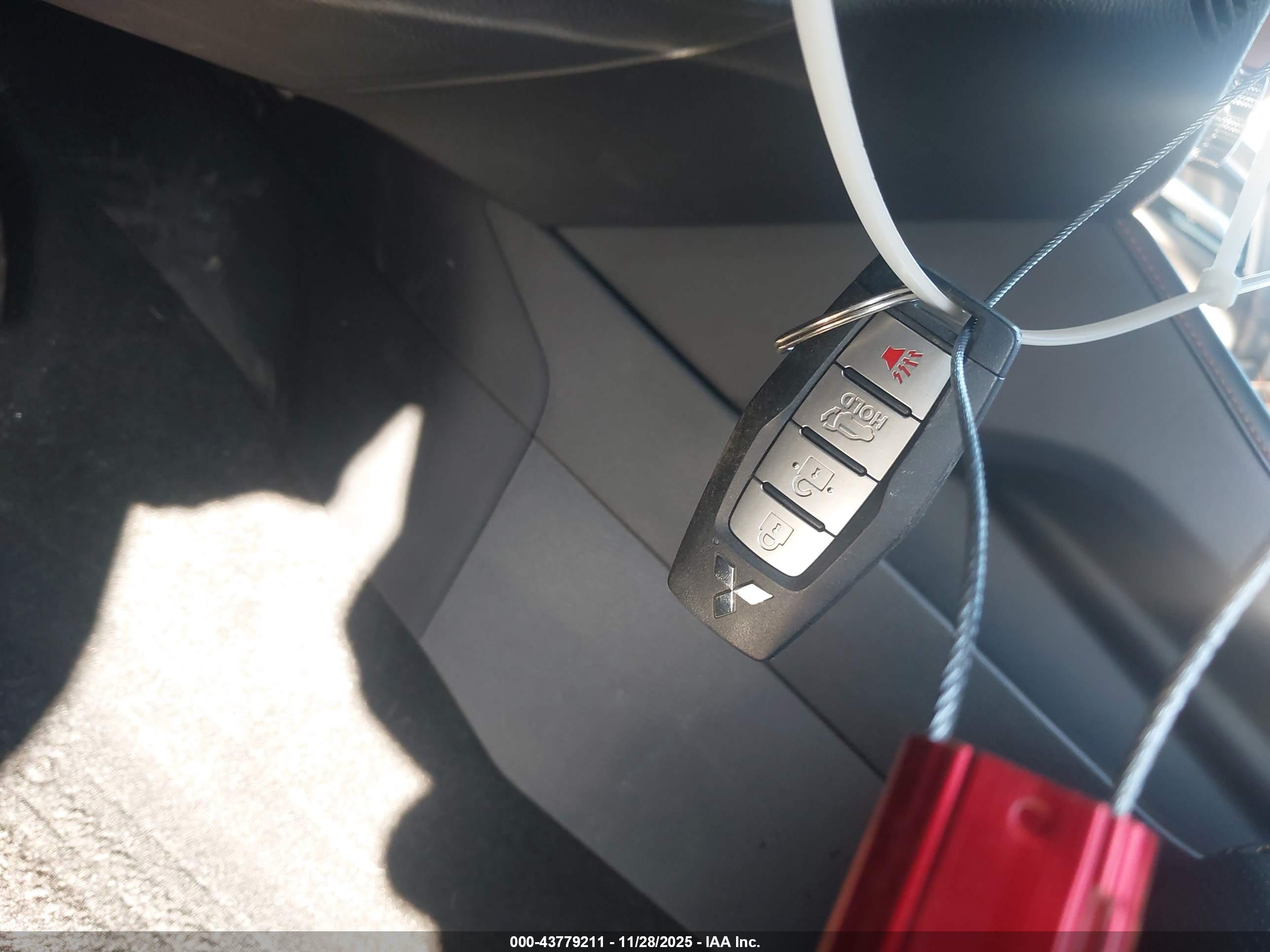 MITSUBISHI OUTLANDER image 11