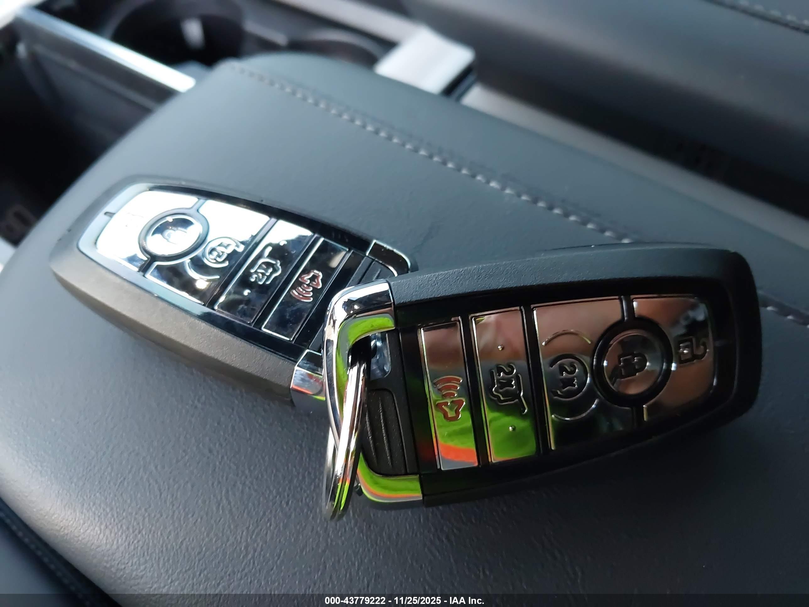 LINCOLN NAVIGATOR image 11