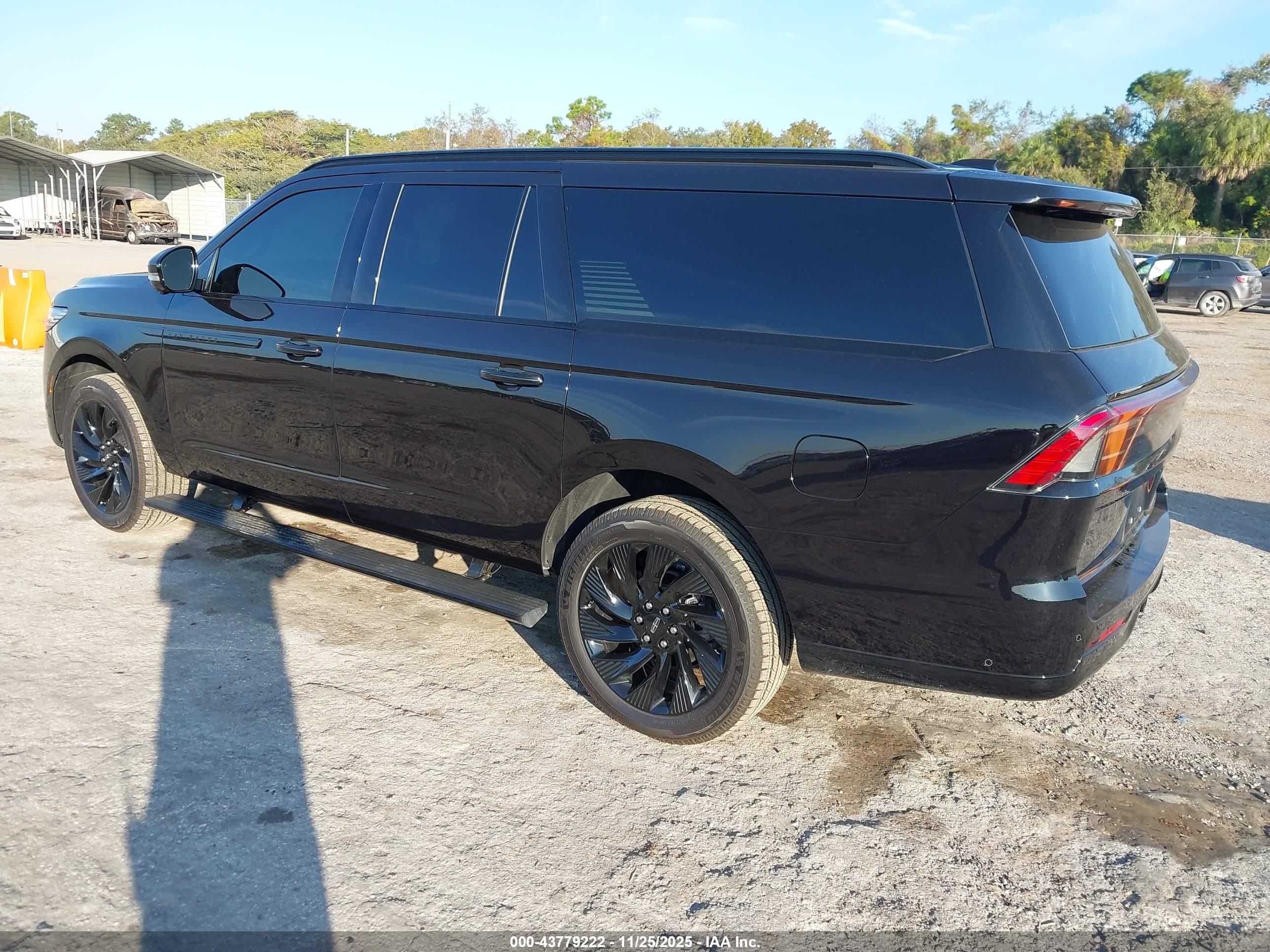 LINCOLN NAVIGATOR image 3
