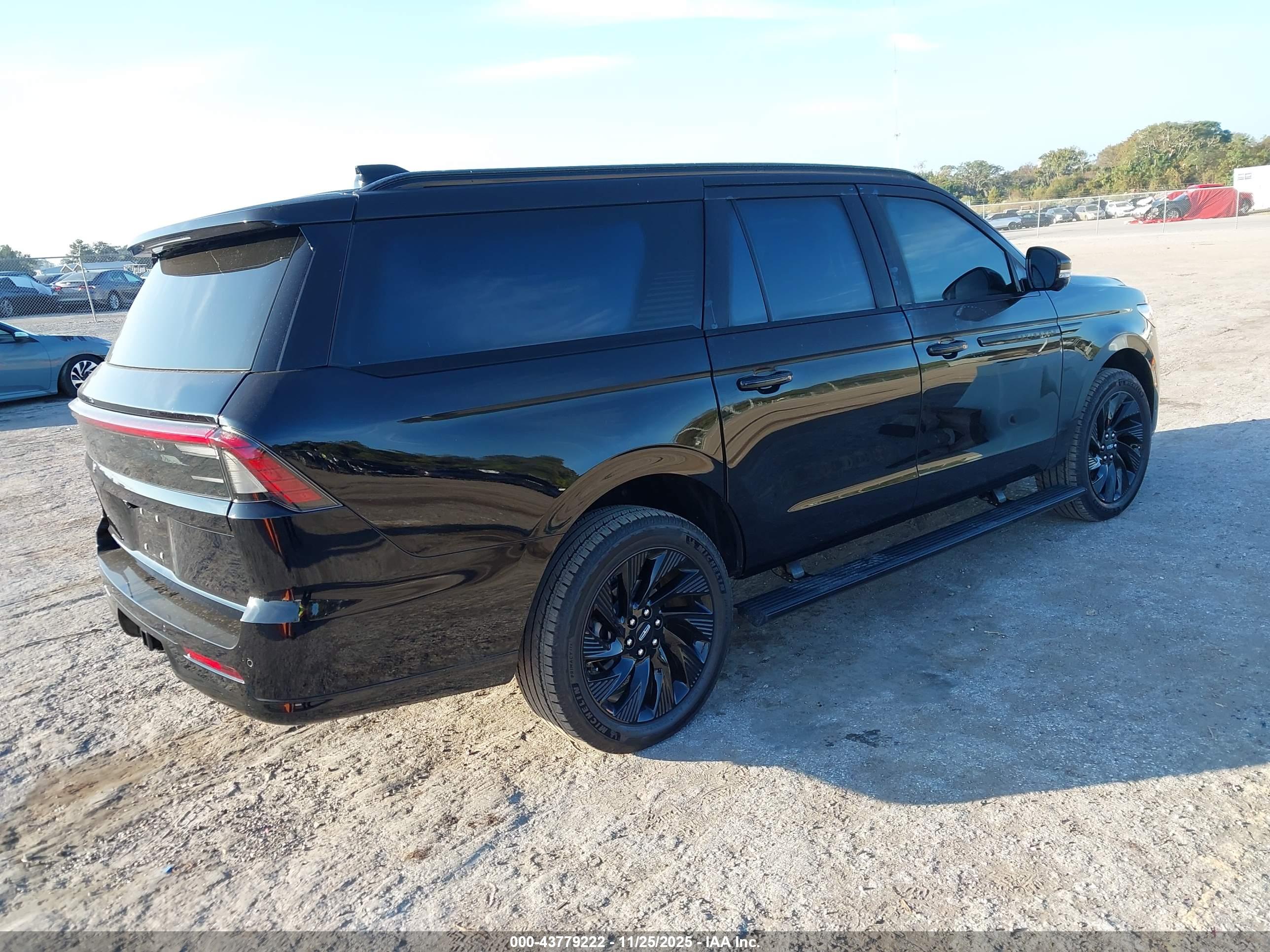 LINCOLN NAVIGATOR image 4