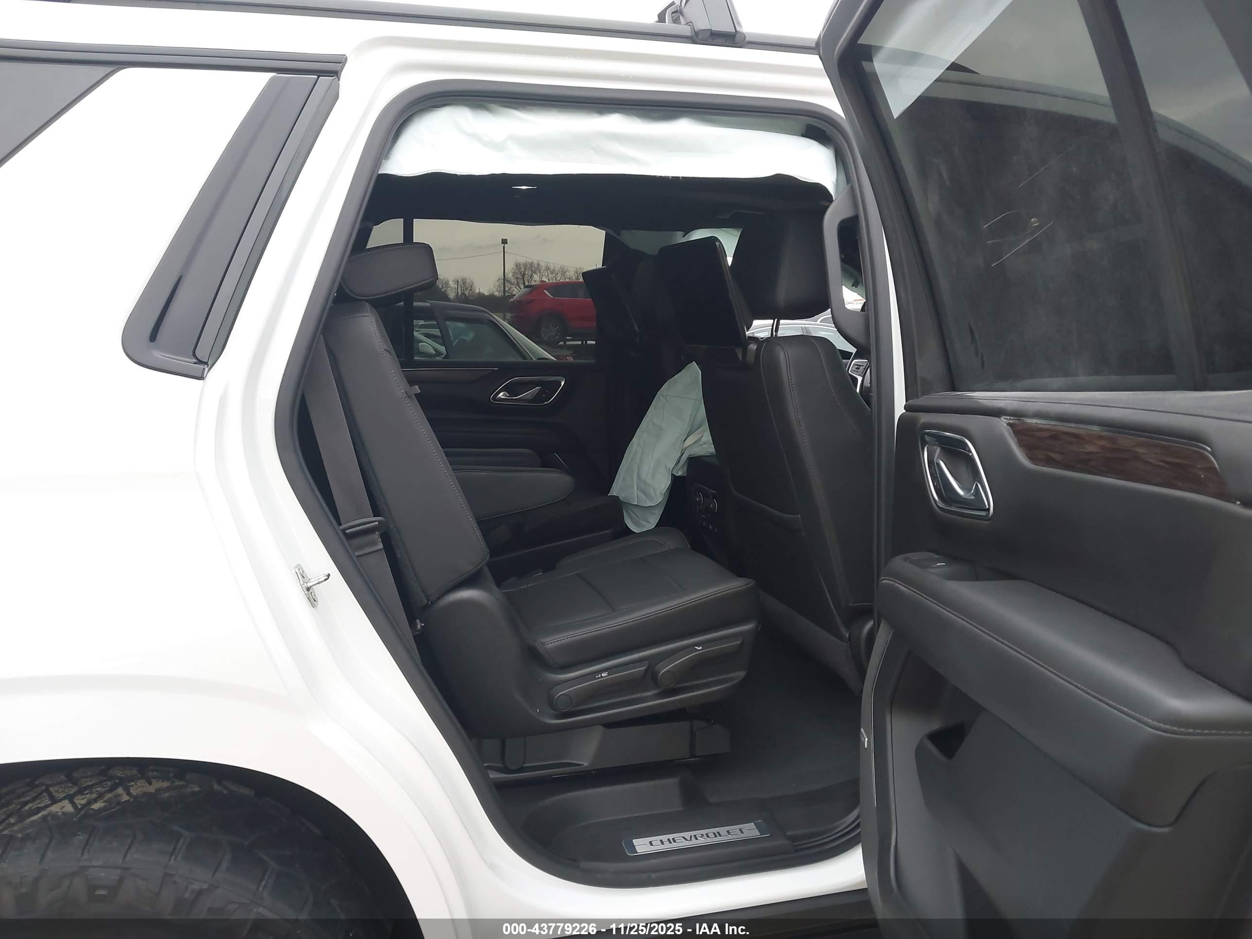 CHEVROLET TAHOE image 8
