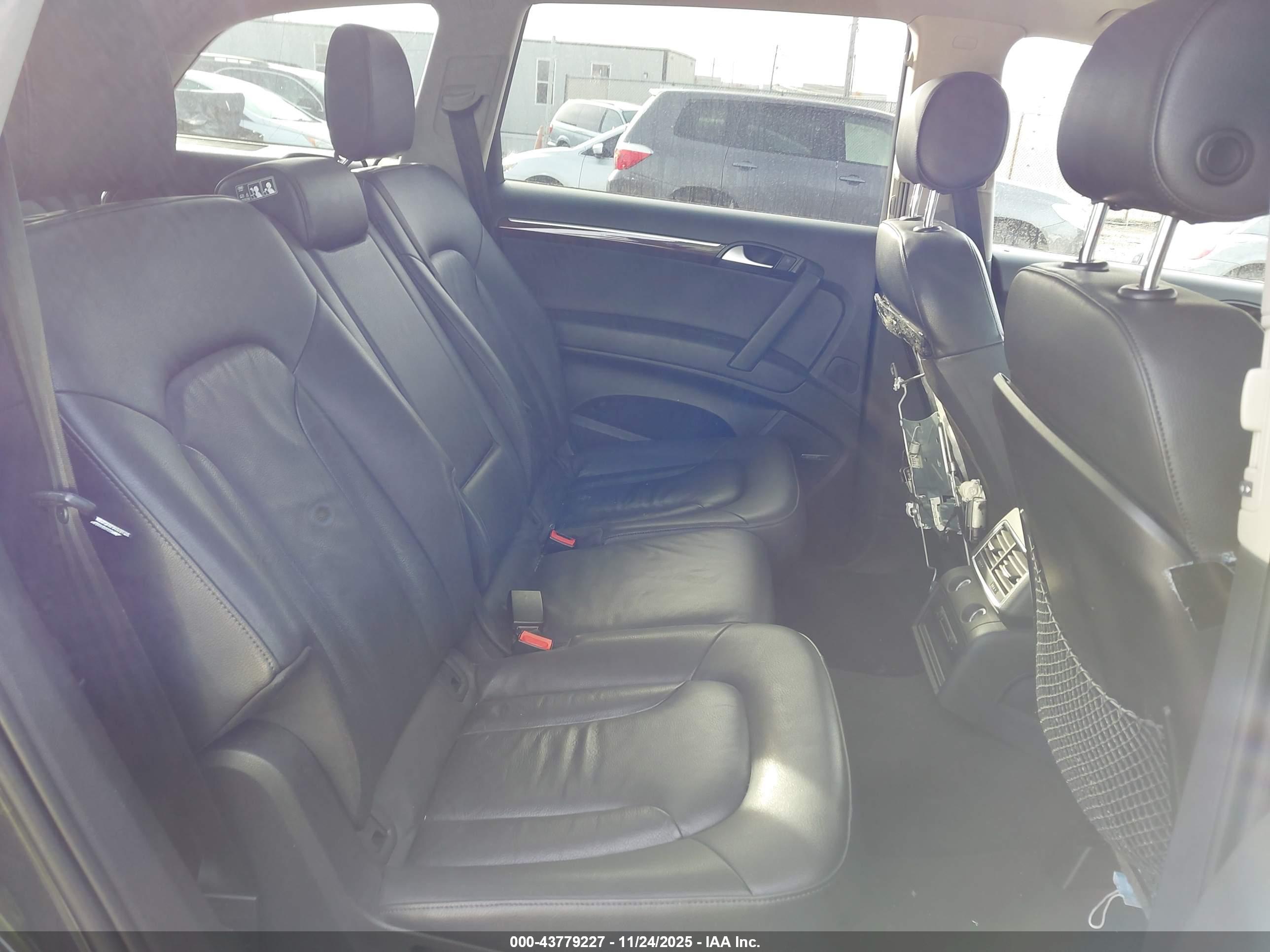 AUDI Q7 image 8