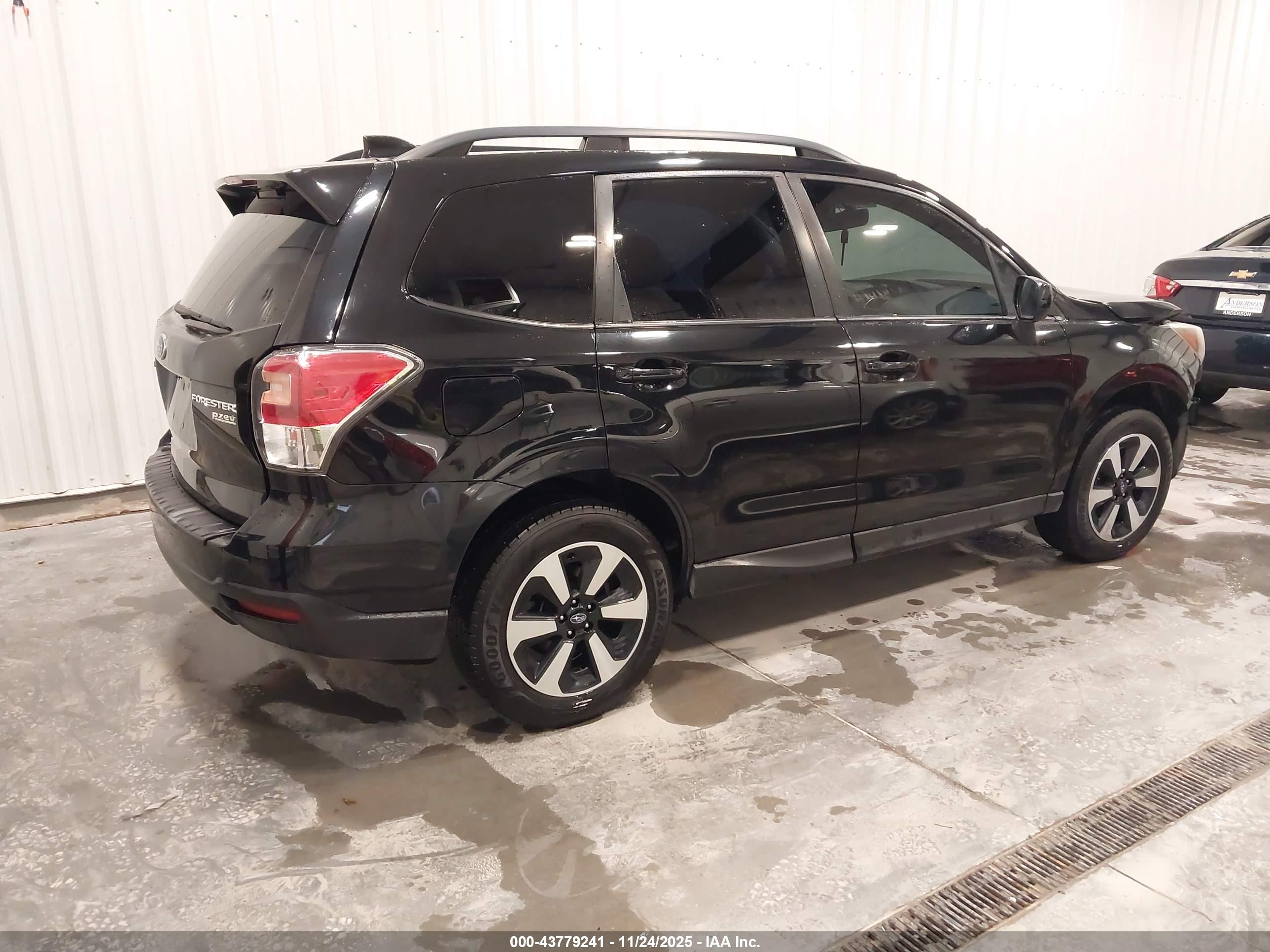 SUBARU FORESTER image 4