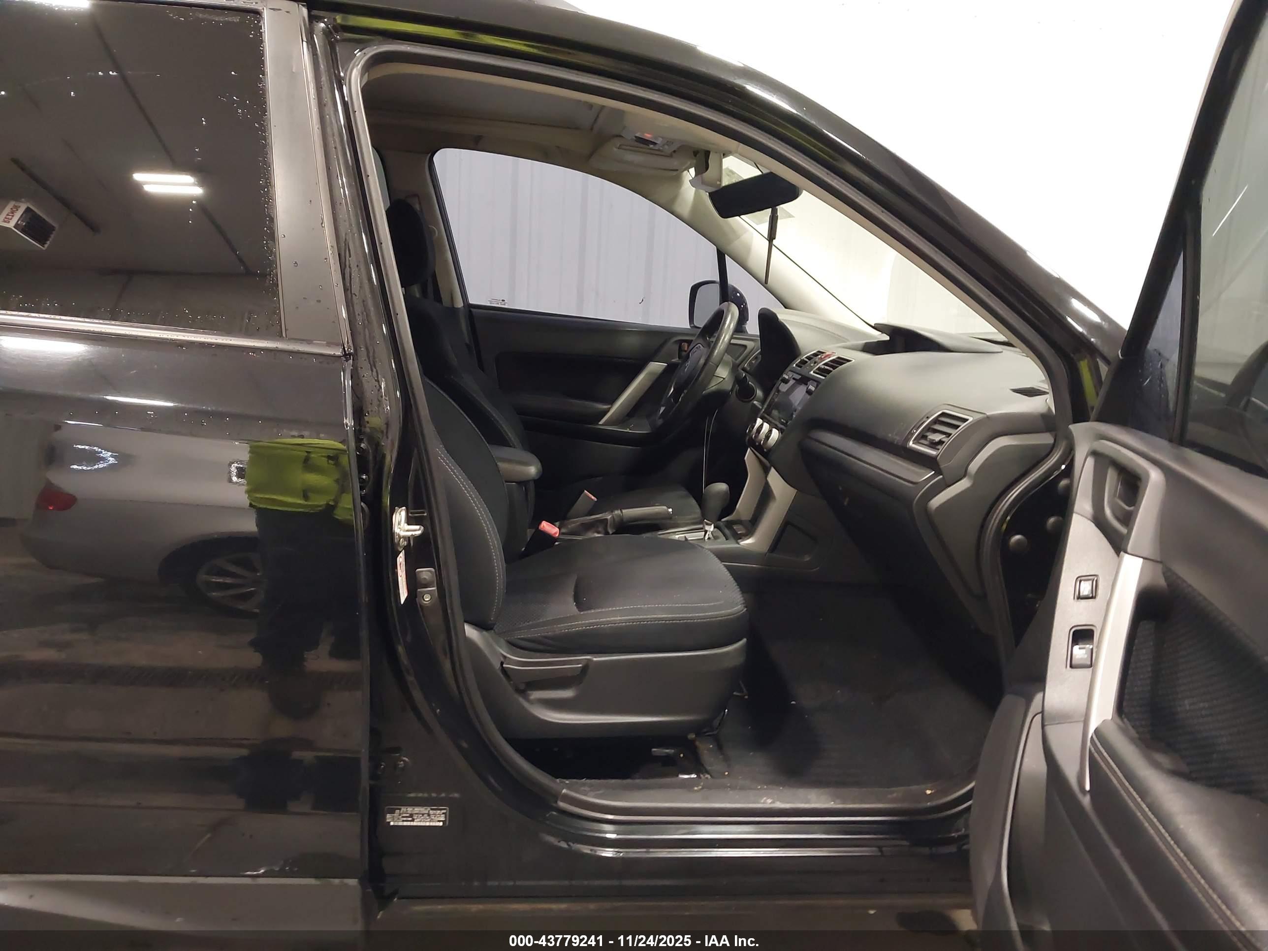 SUBARU FORESTER image 5