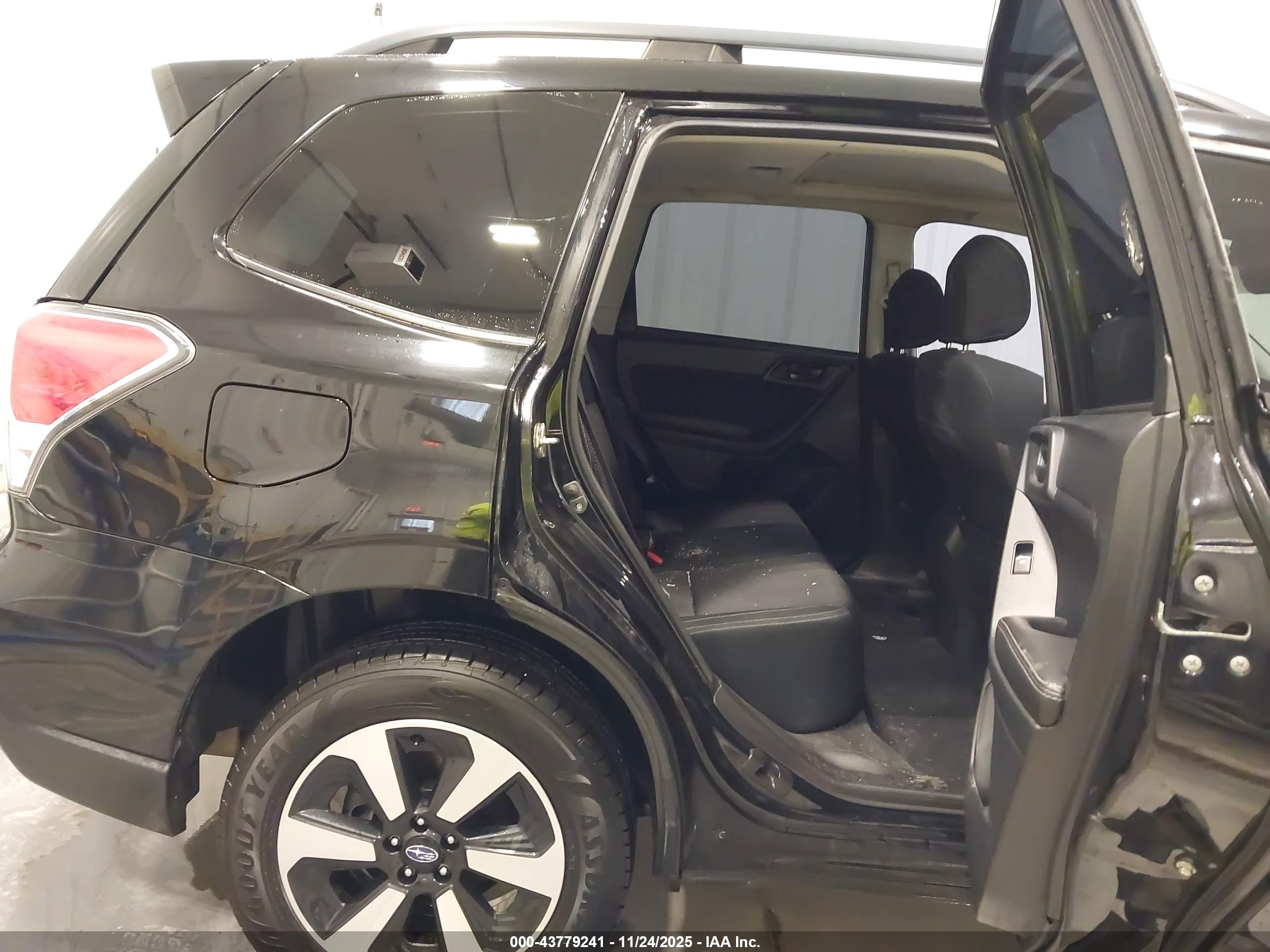 SUBARU FORESTER image 8