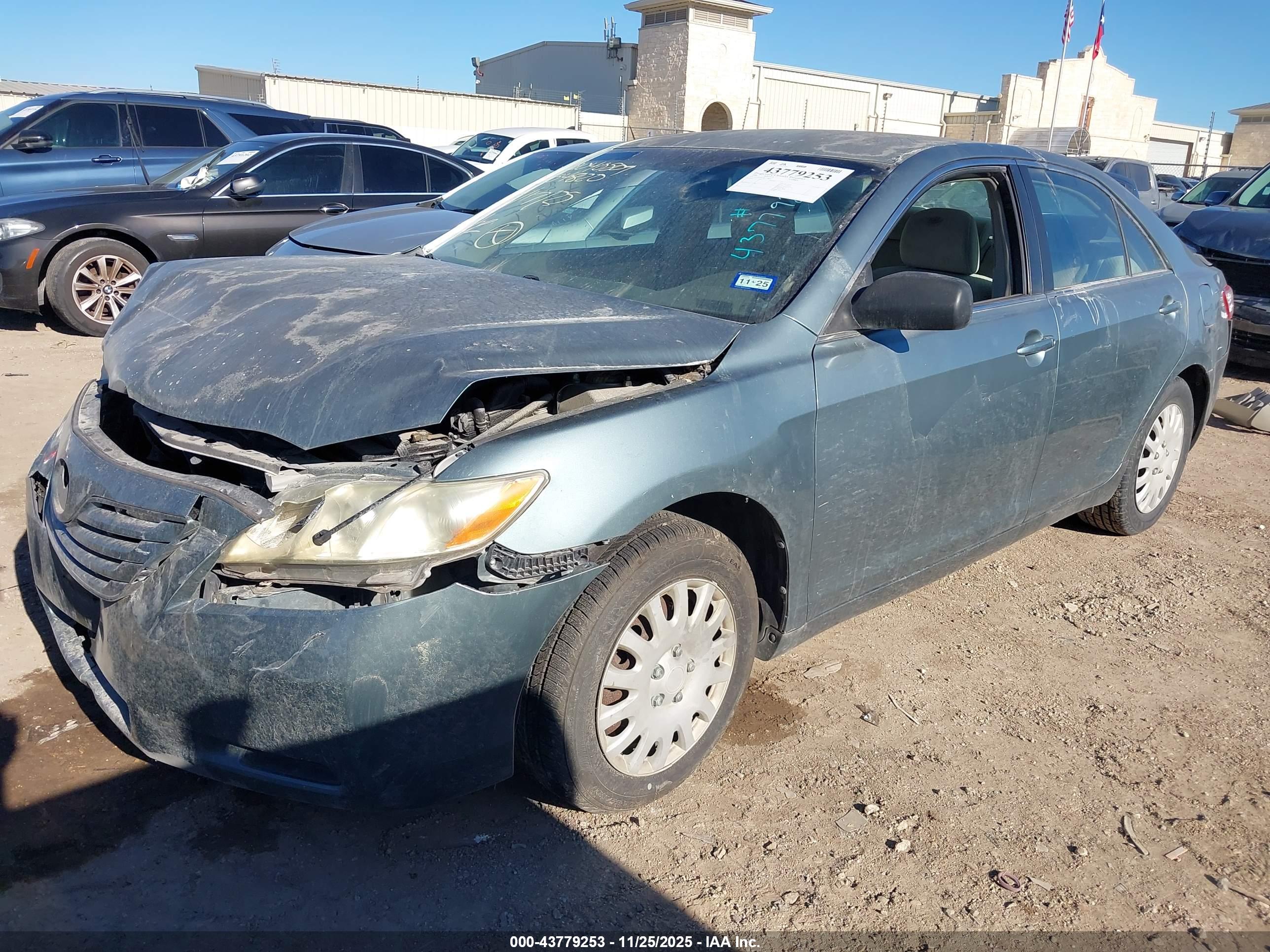 TOYOTA CAMRY image 2