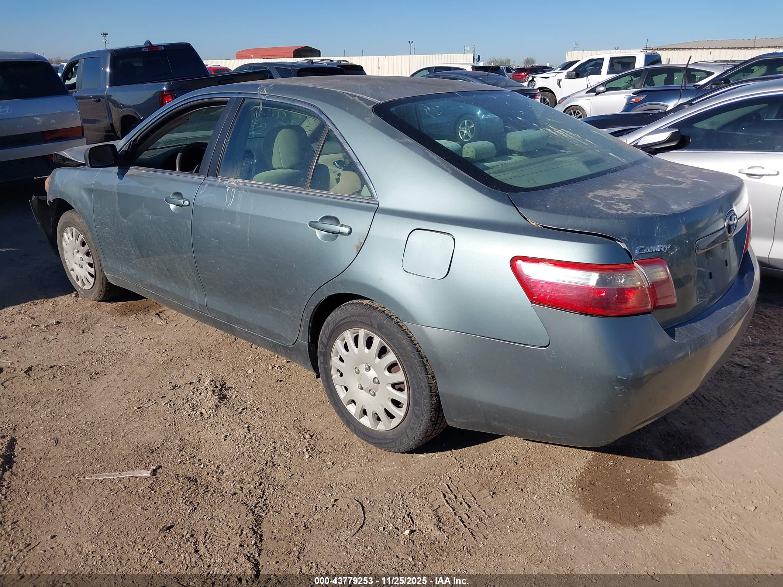 TOYOTA CAMRY image 3