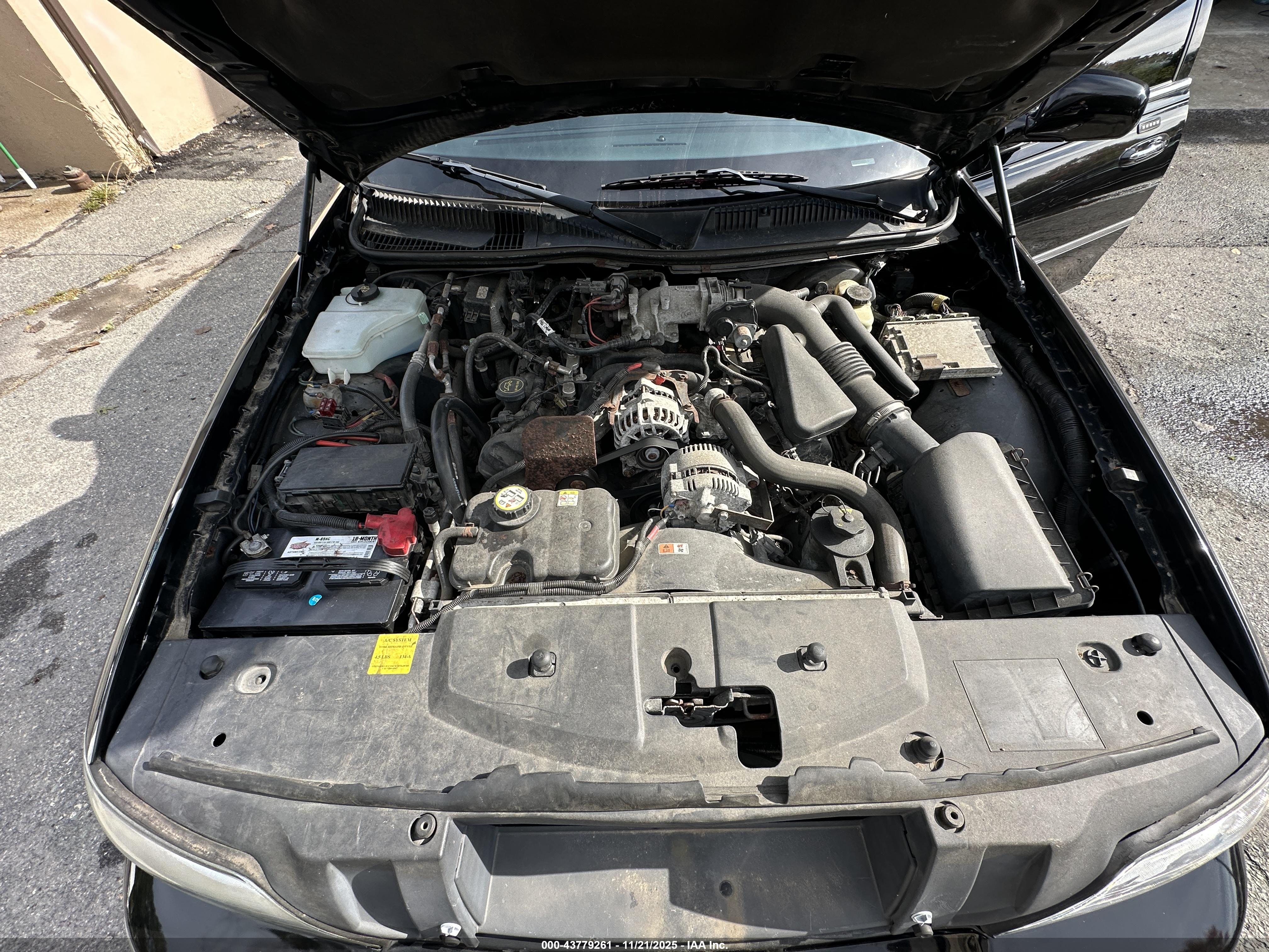 LINCOLN TOWN image 10