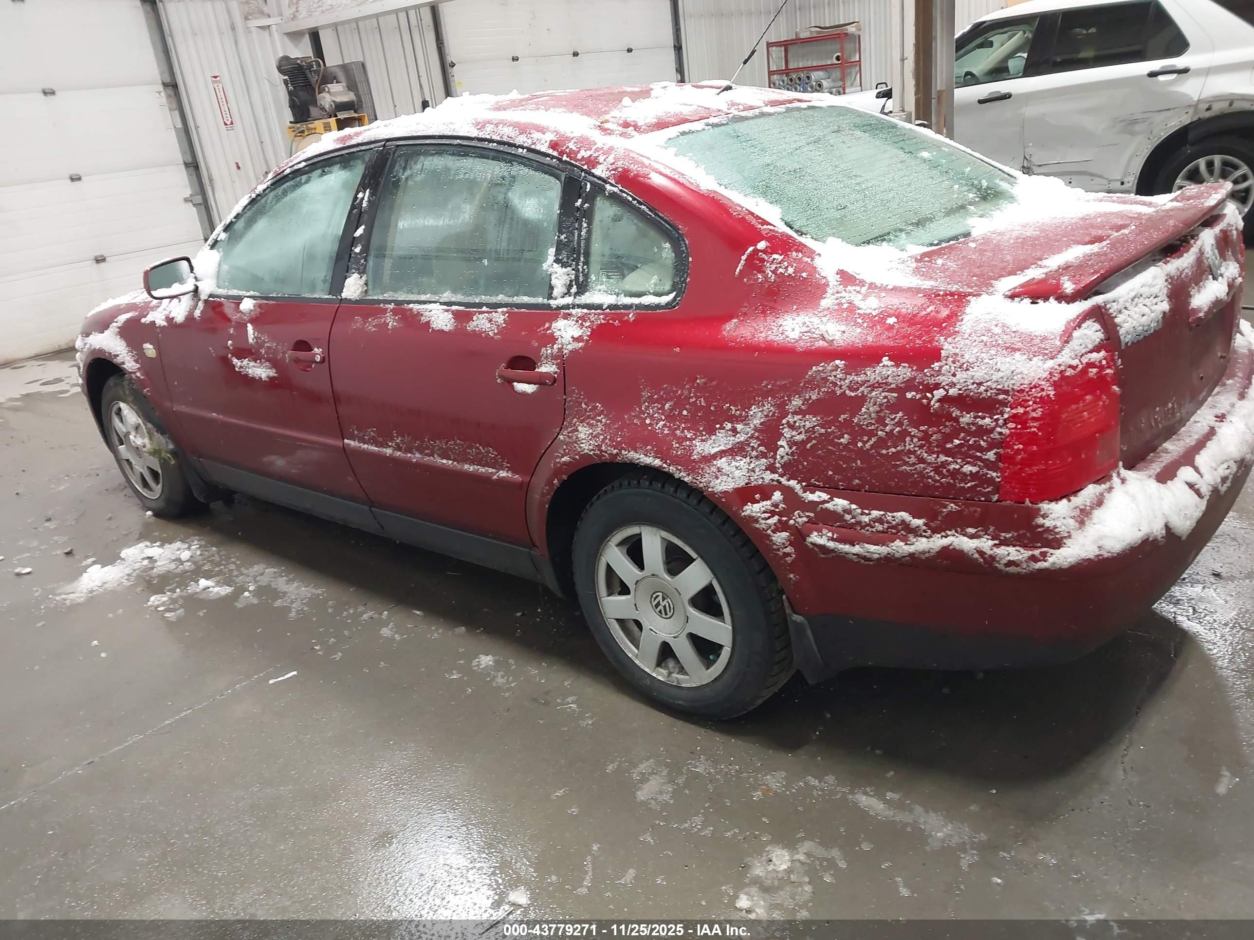 VOLKSWAGEN PASSAT image 3