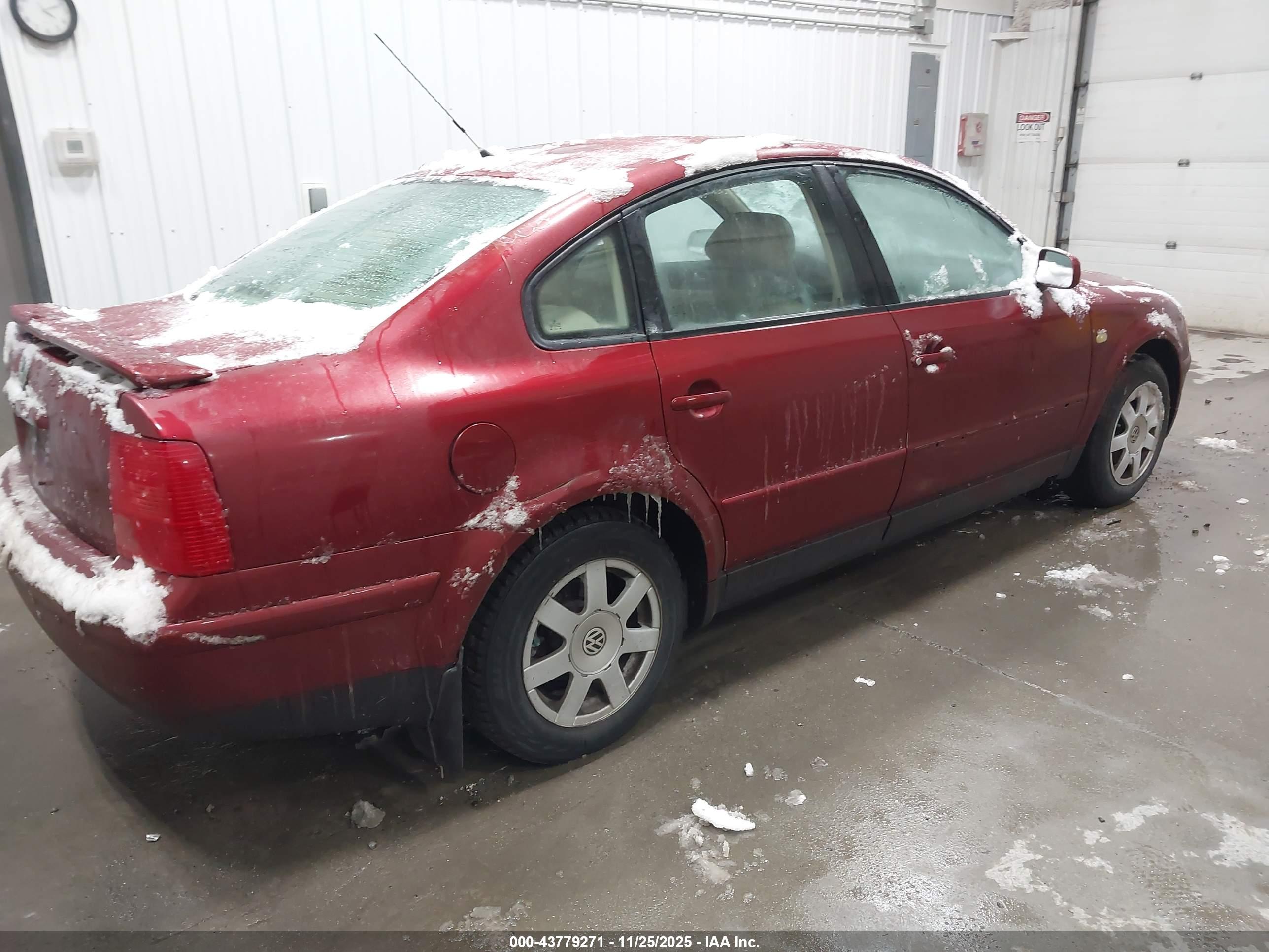 VOLKSWAGEN PASSAT image 4