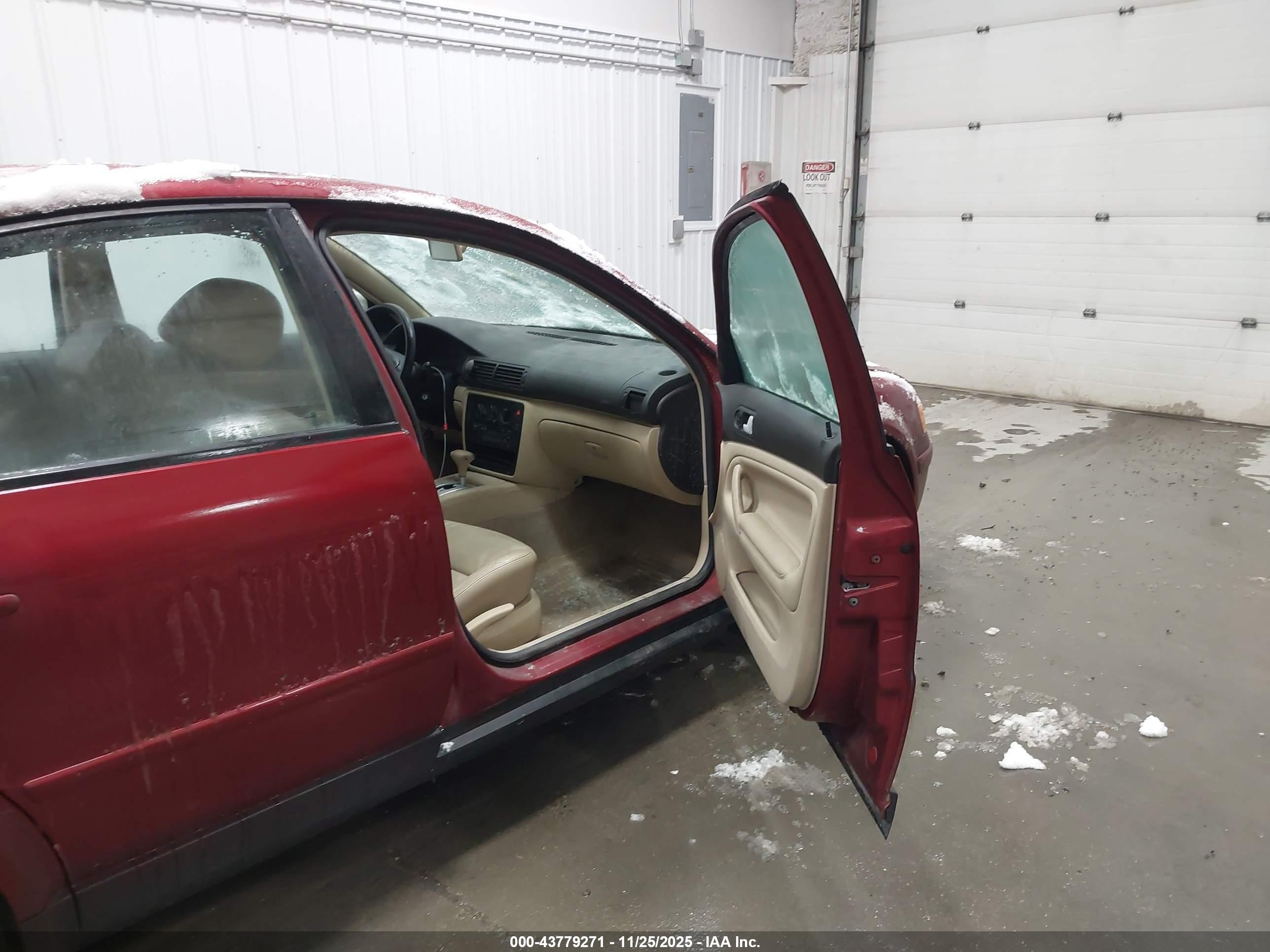 VOLKSWAGEN PASSAT image 5