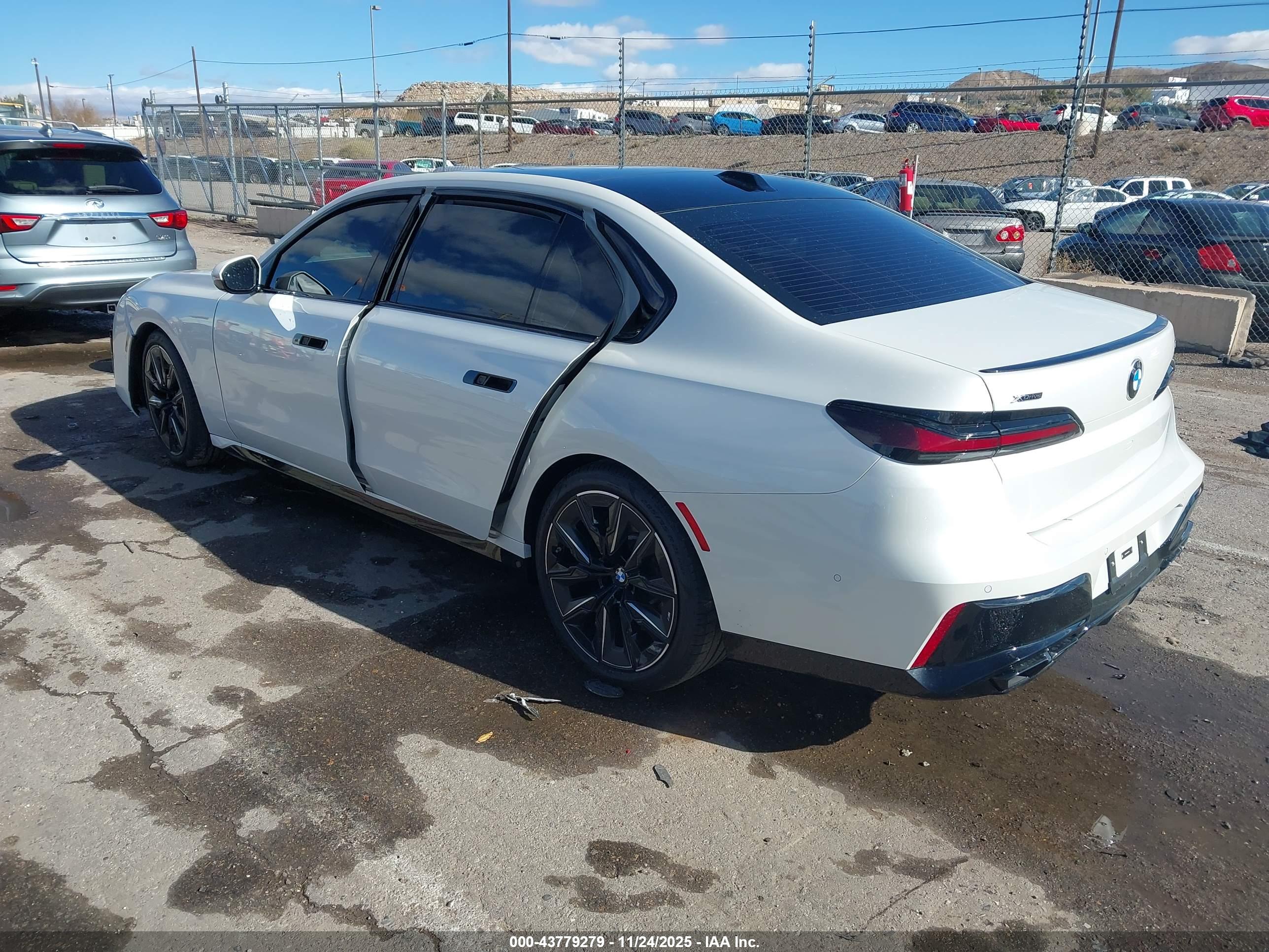 BMW 760I image 3