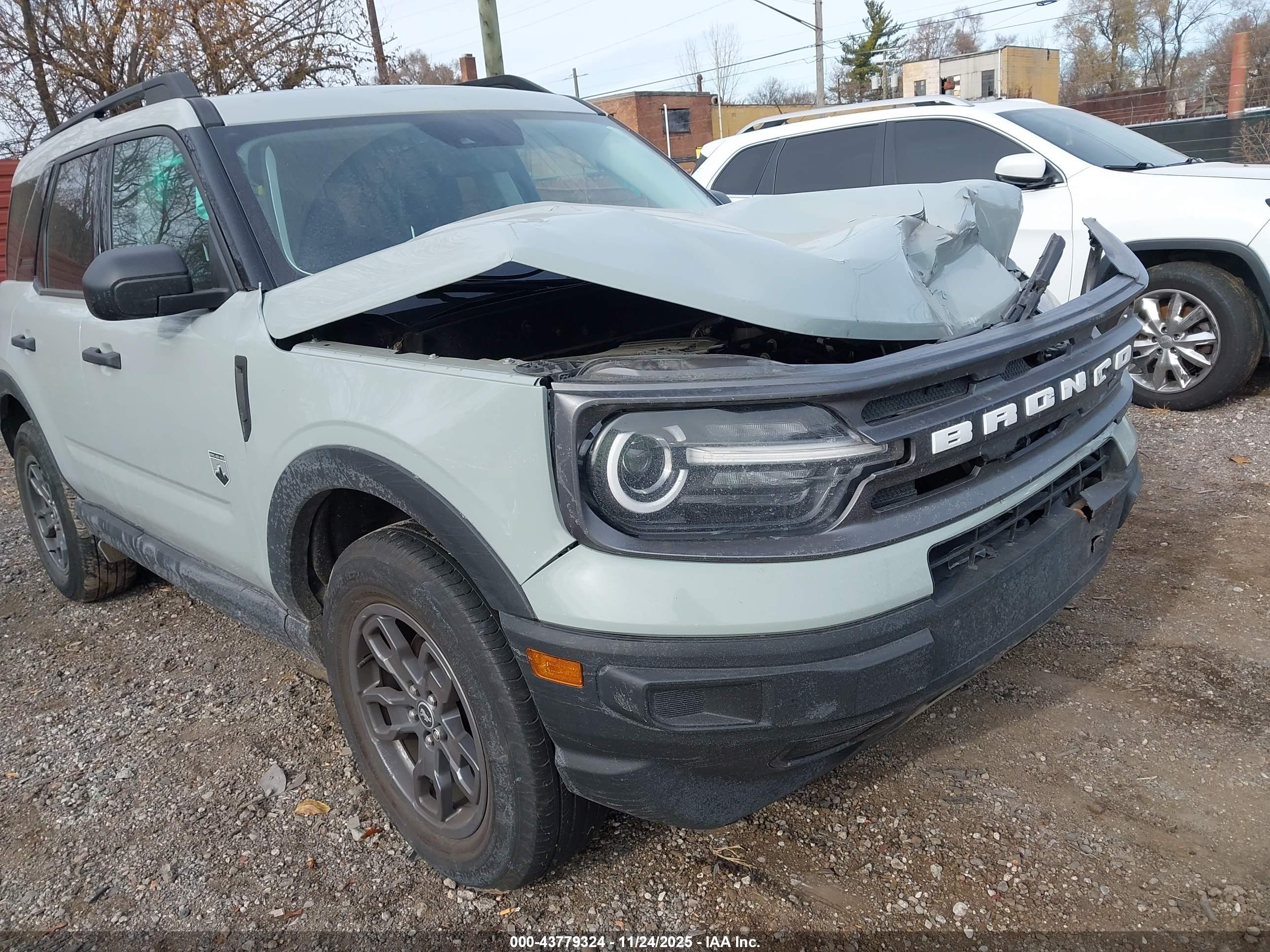 FORD BRONCO image 6
