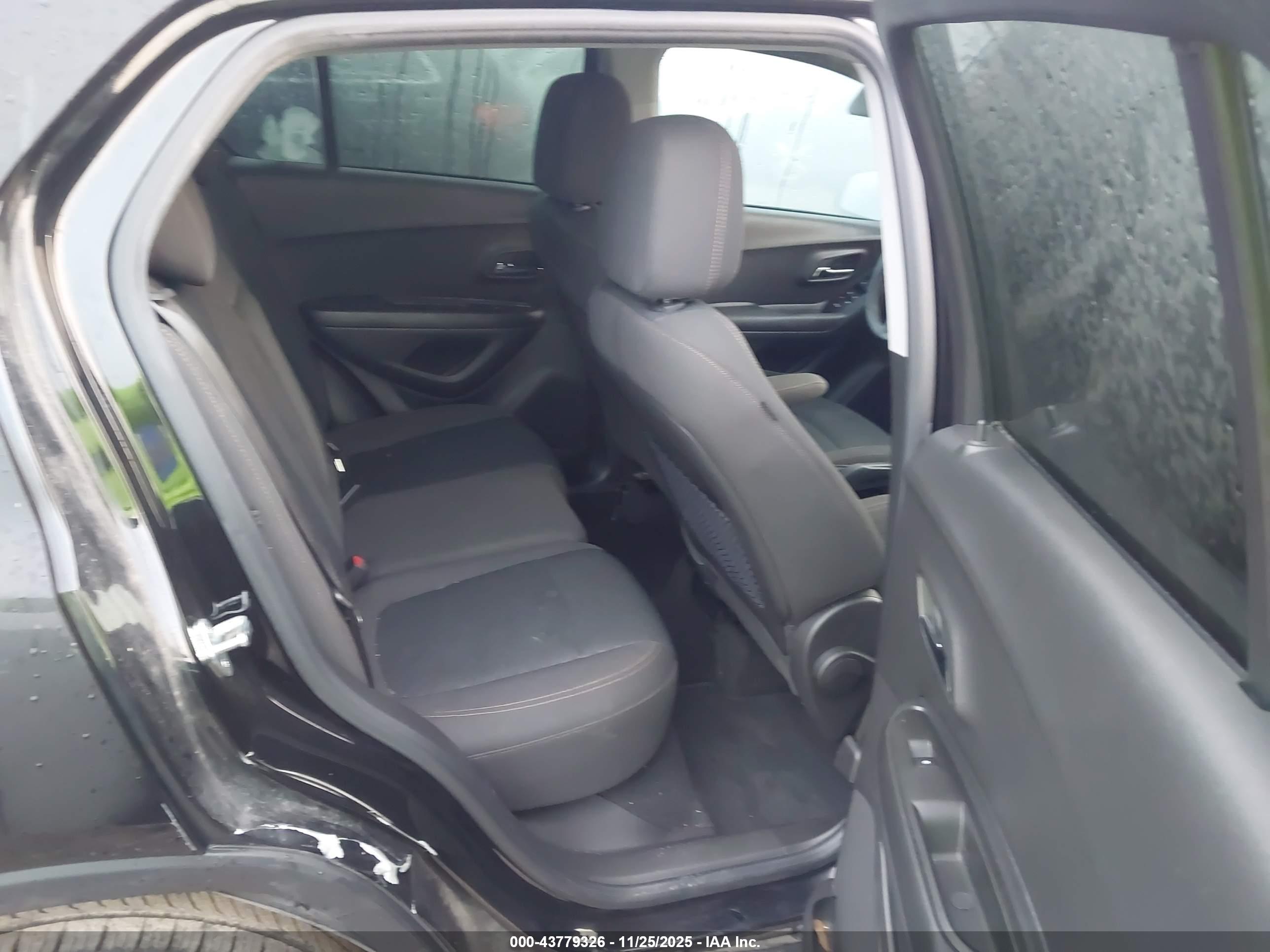CHEVROLET TRAX image 8