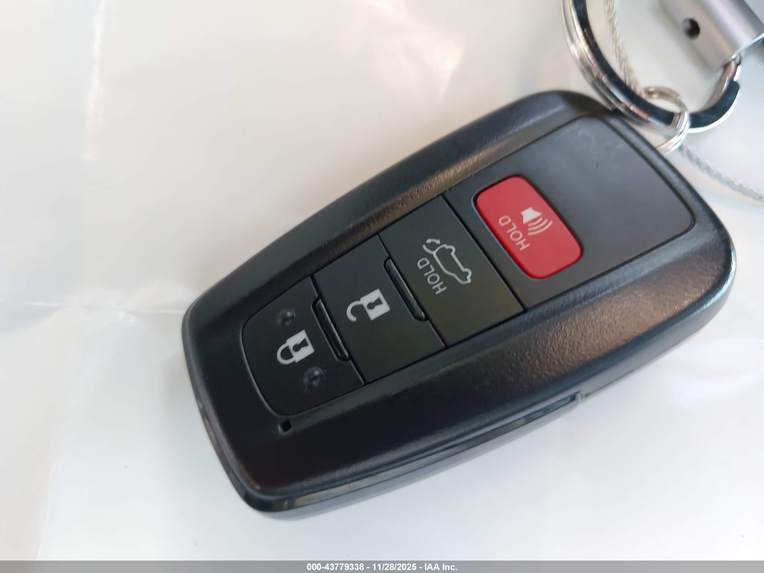 TOYOTA RAV4 image 11