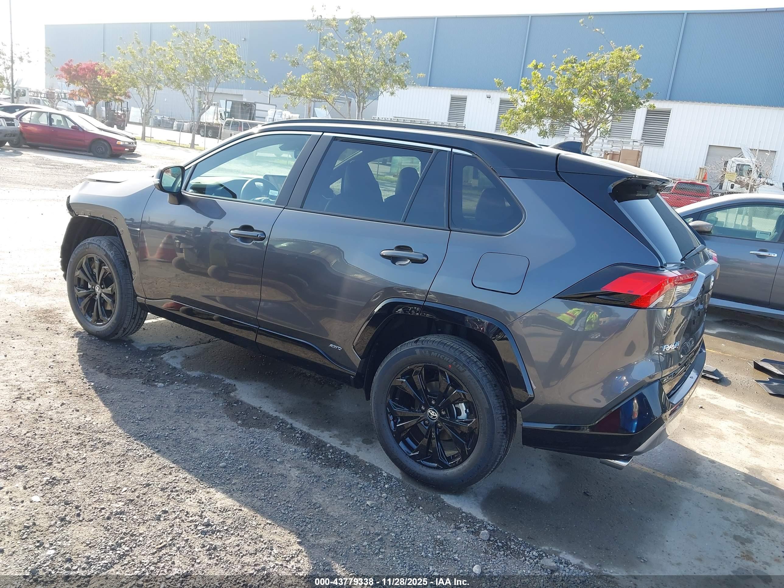 TOYOTA RAV4 image 3