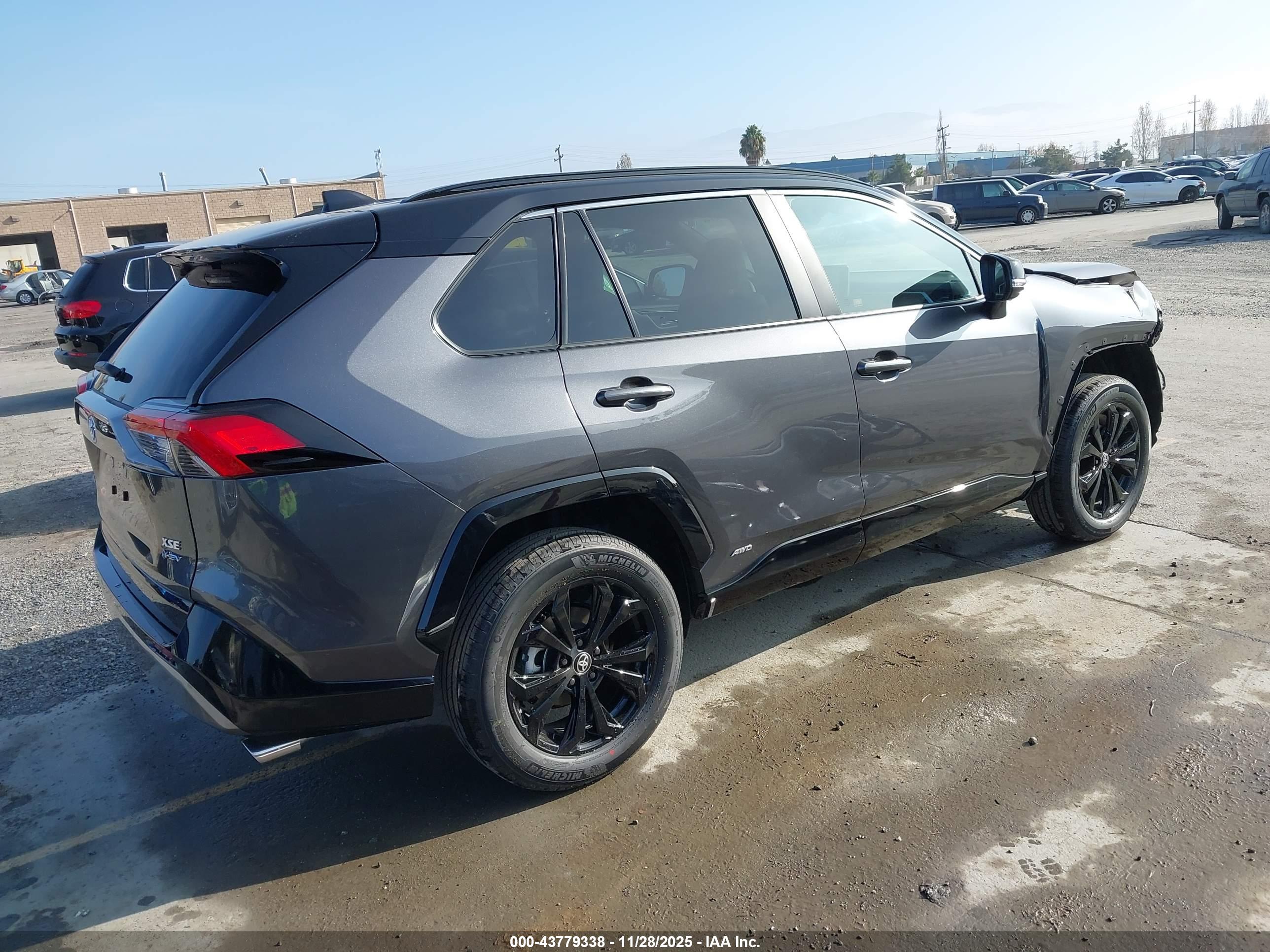 TOYOTA RAV4 image 4