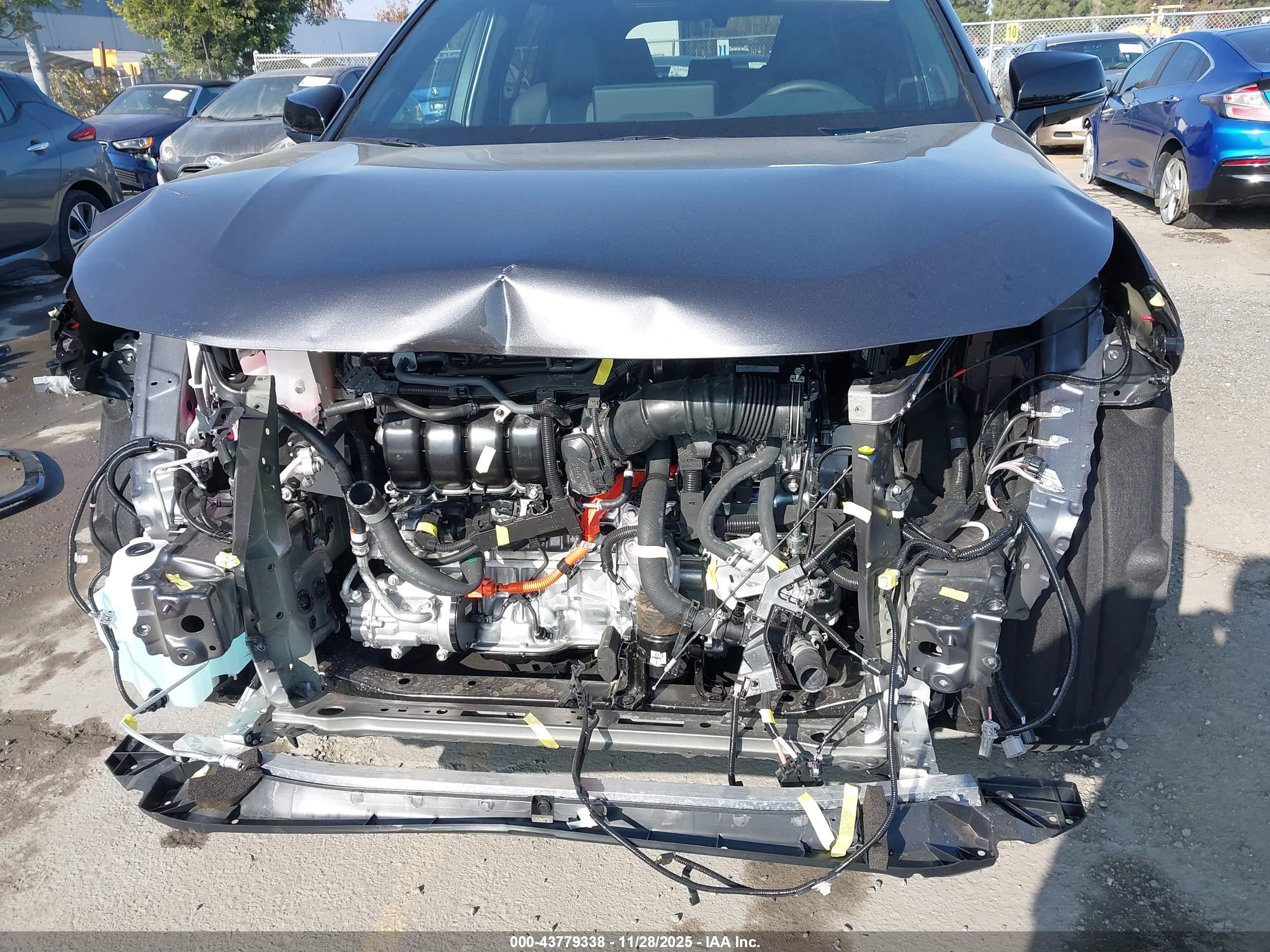 TOYOTA RAV4 image 6