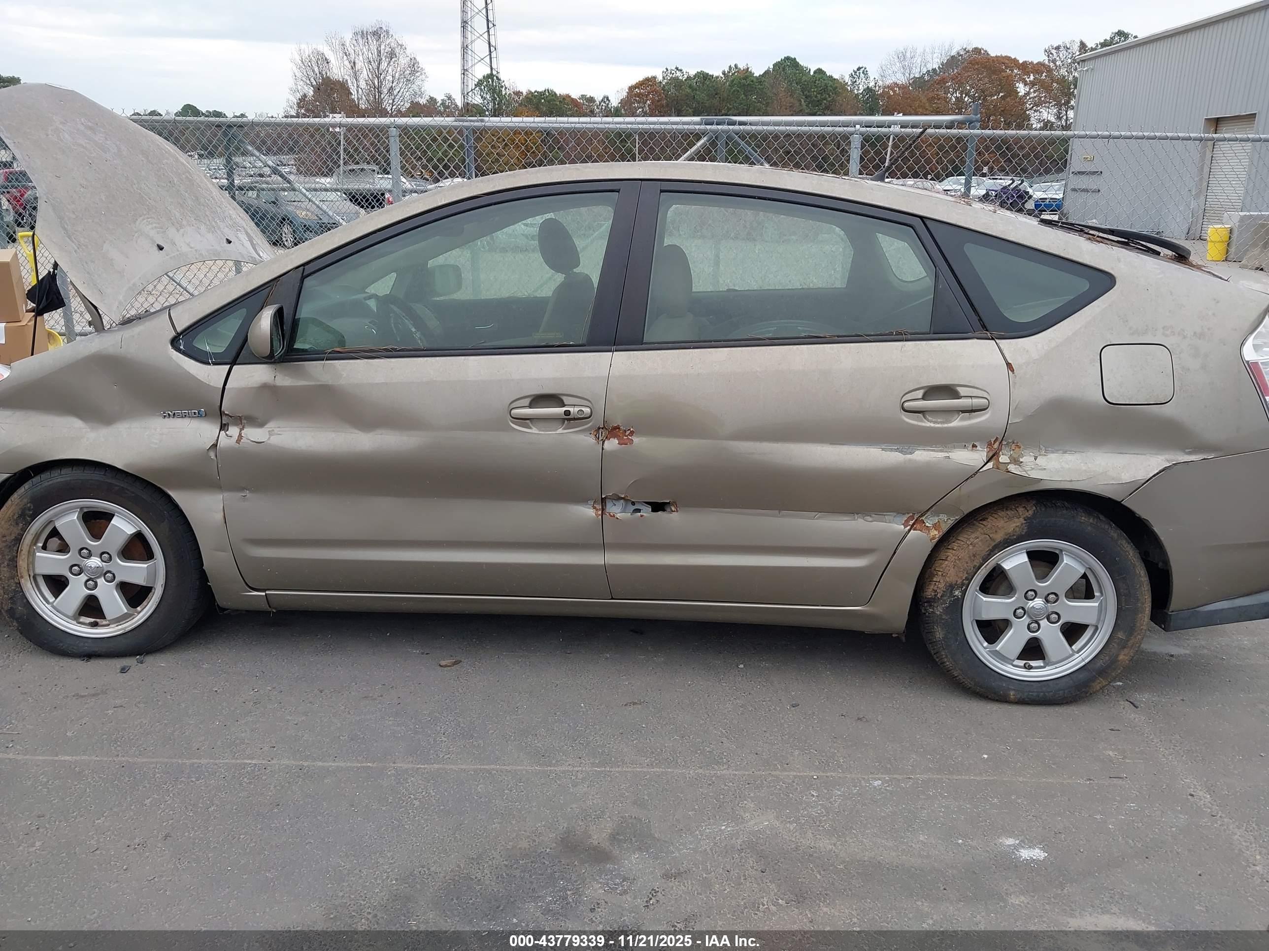 TOYOTA PRIUS image 6