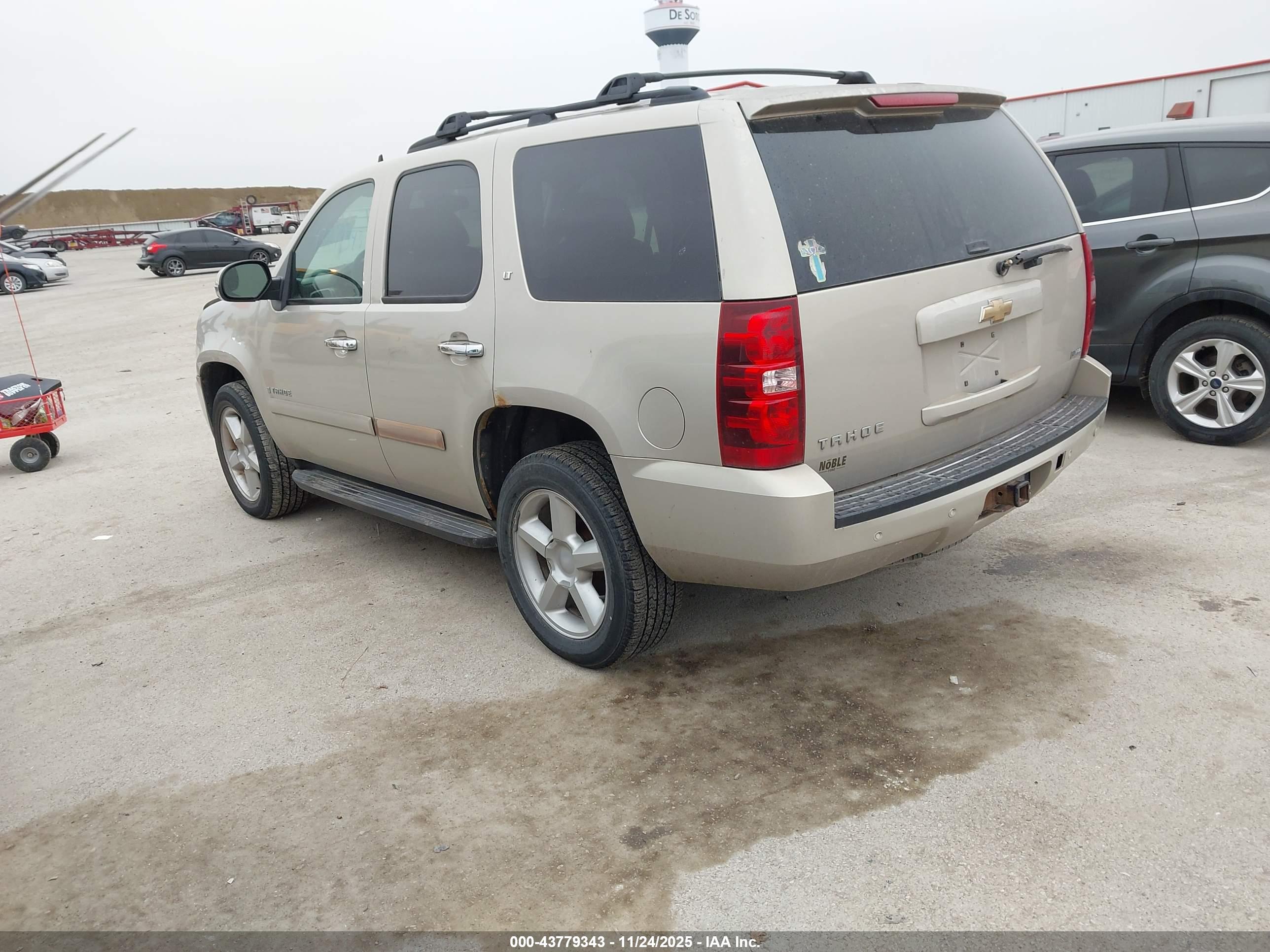CHEVROLET TAHOE image 3