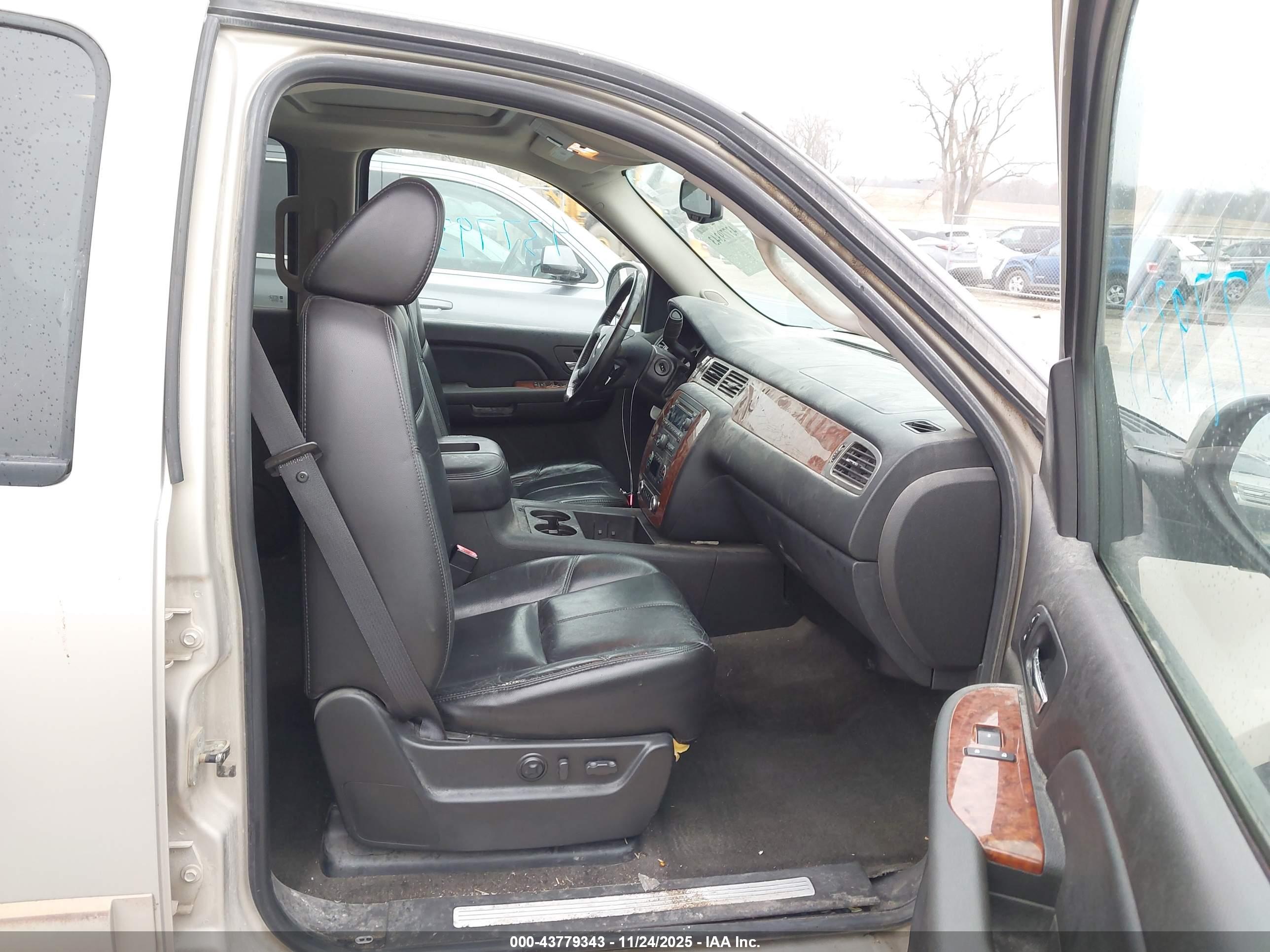 CHEVROLET TAHOE image 5
