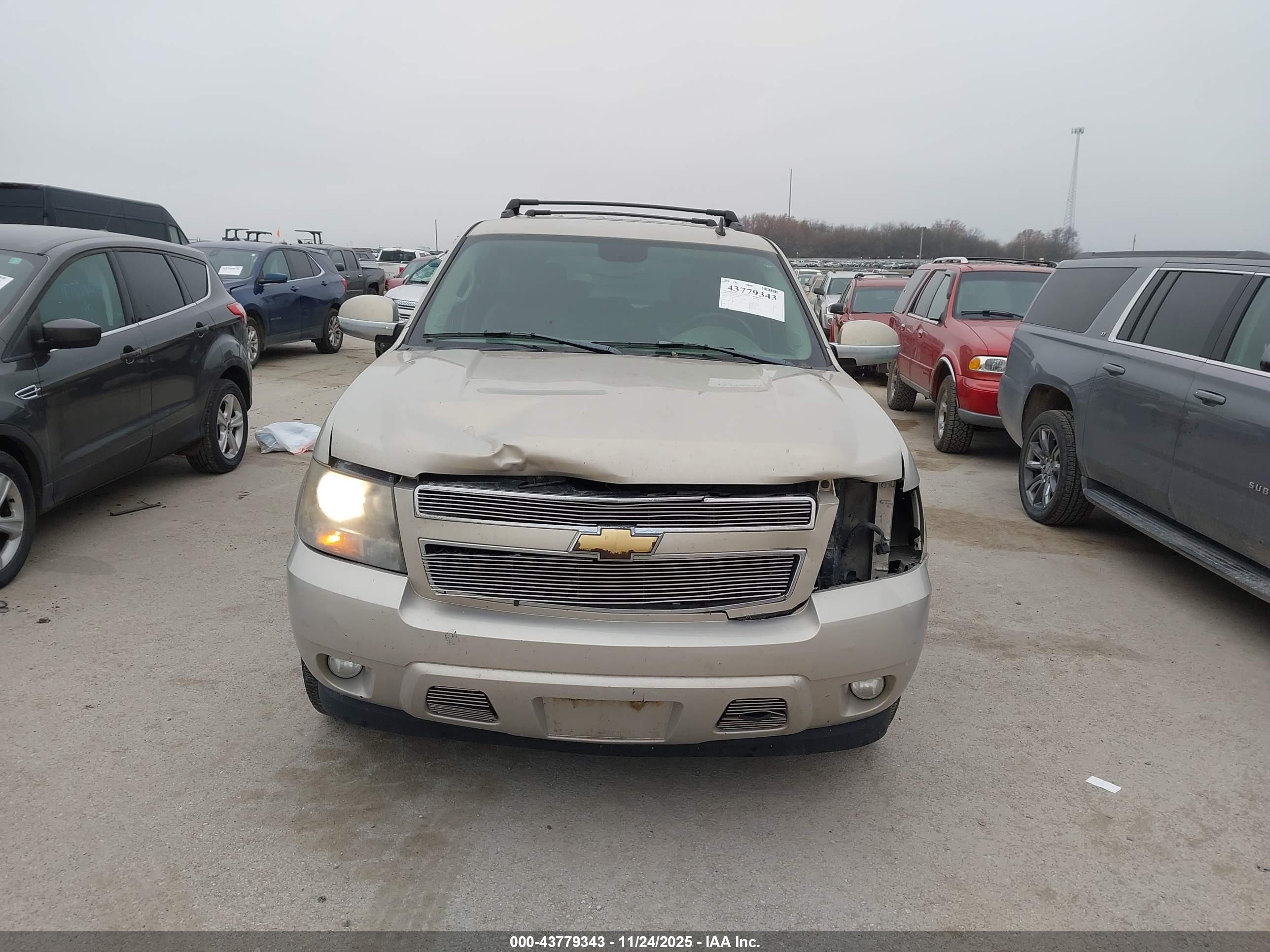 CHEVROLET TAHOE image 6