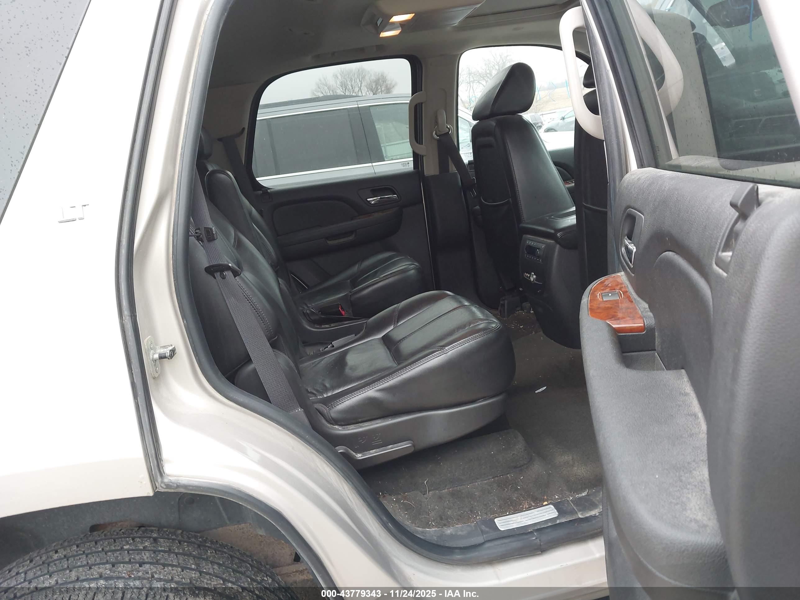 CHEVROLET TAHOE image 8