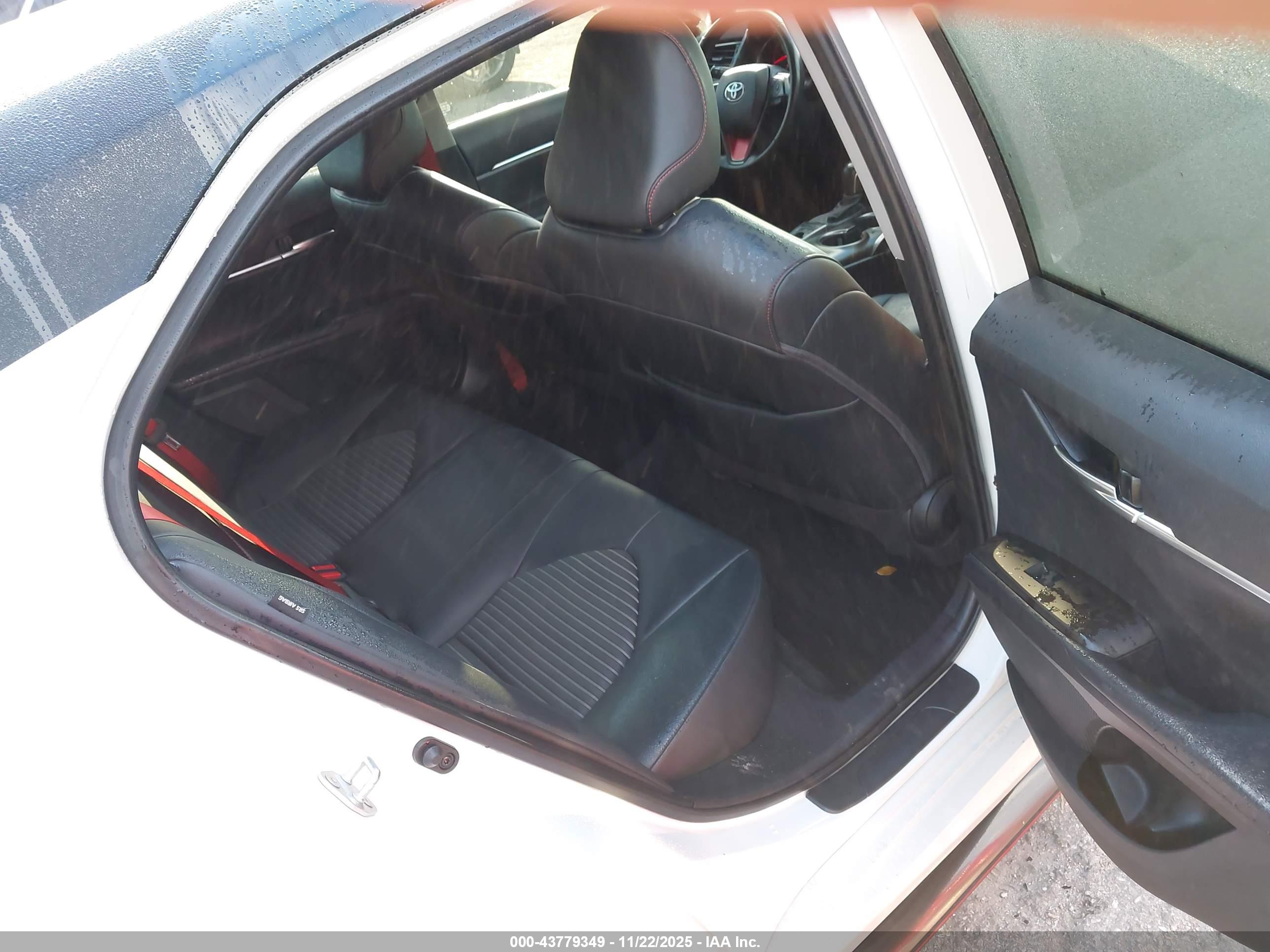 TOYOTA CAMRY image 8