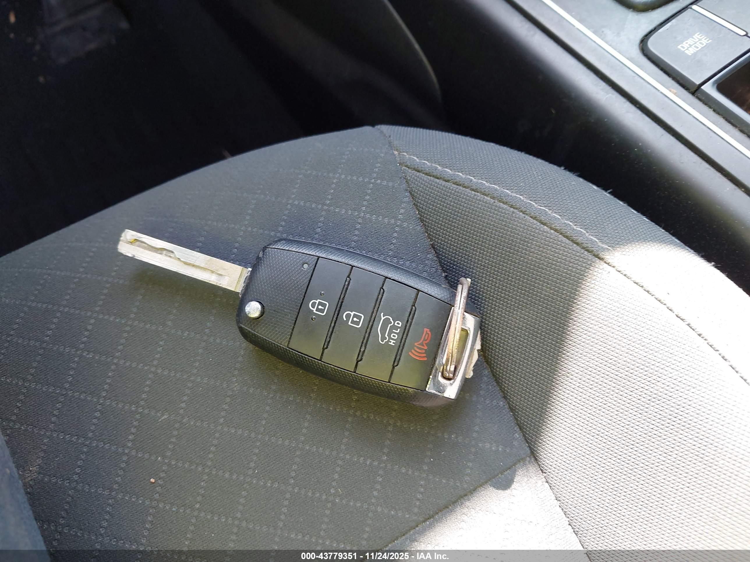 KIA SORENTO image 11