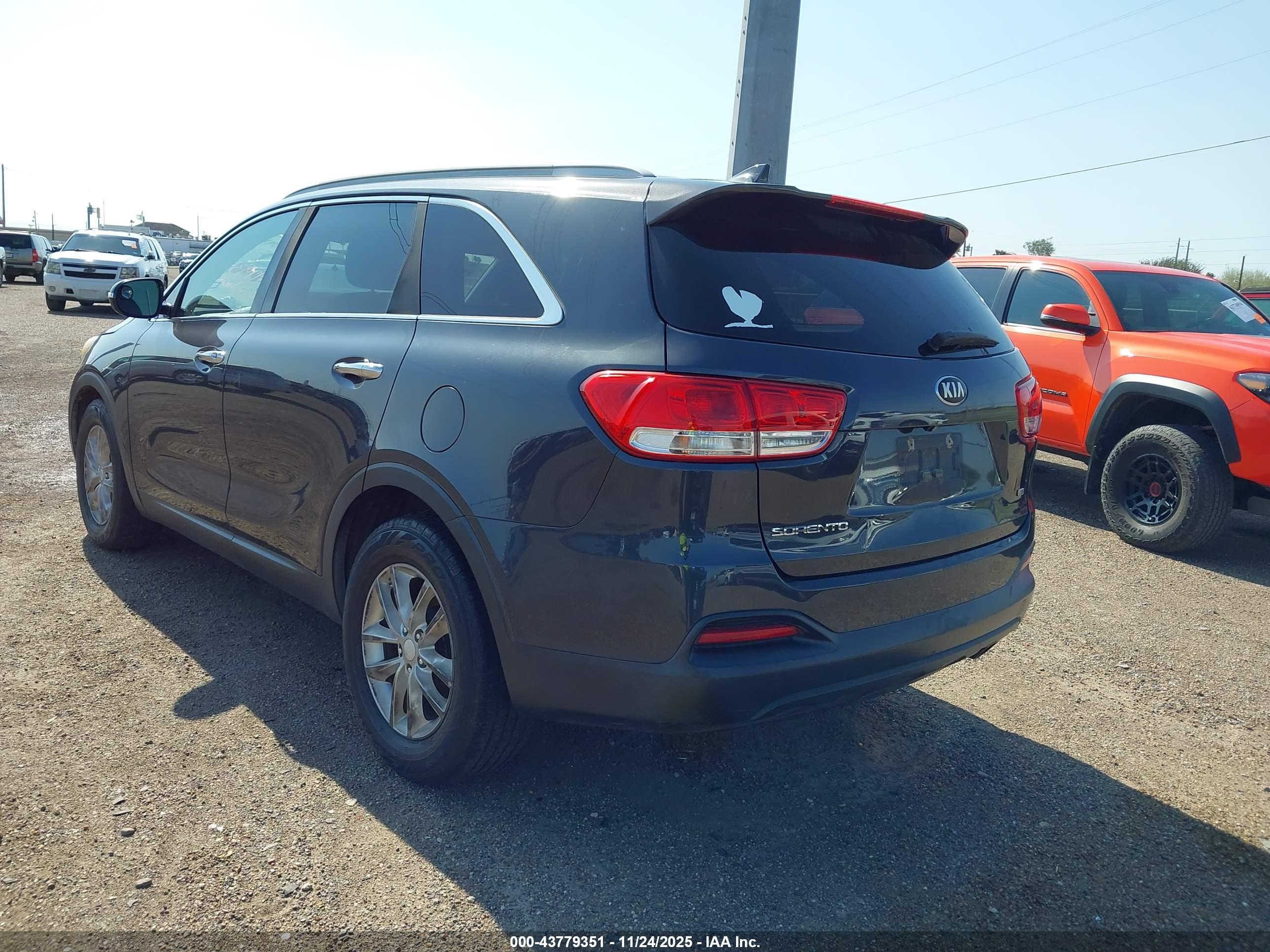 KIA SORENTO image 3