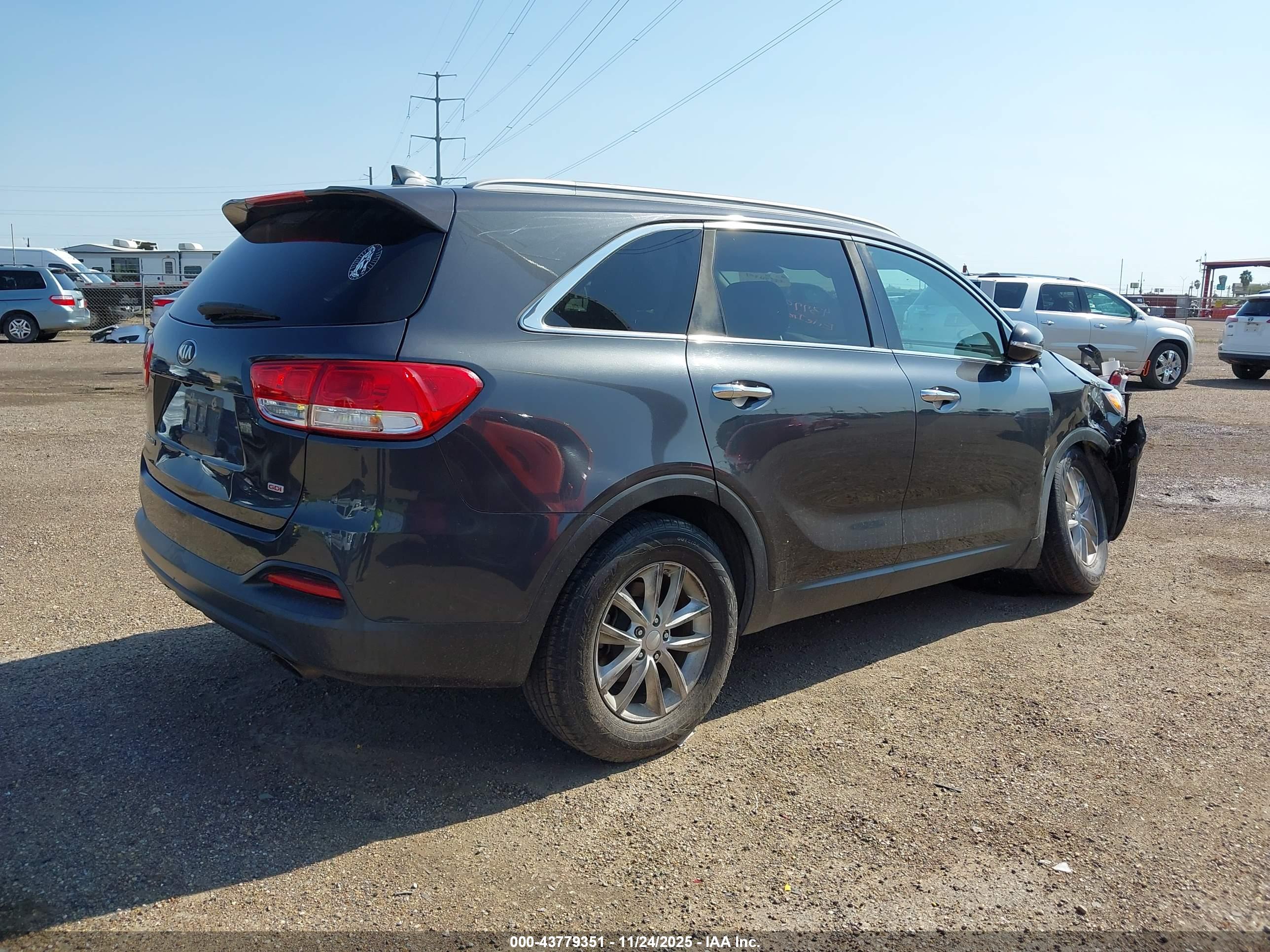 KIA SORENTO image 4