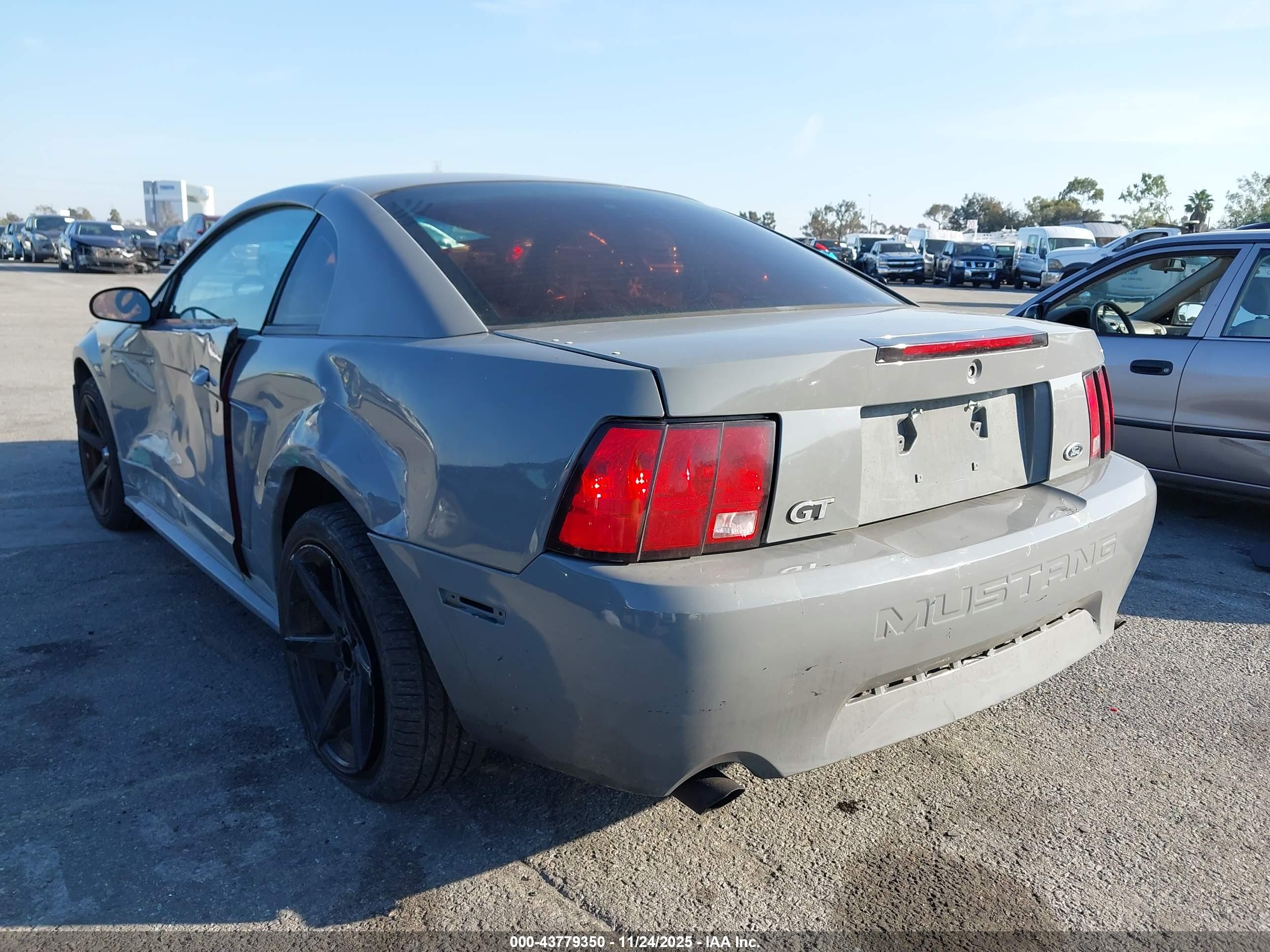 FORD MUSTANG image 3