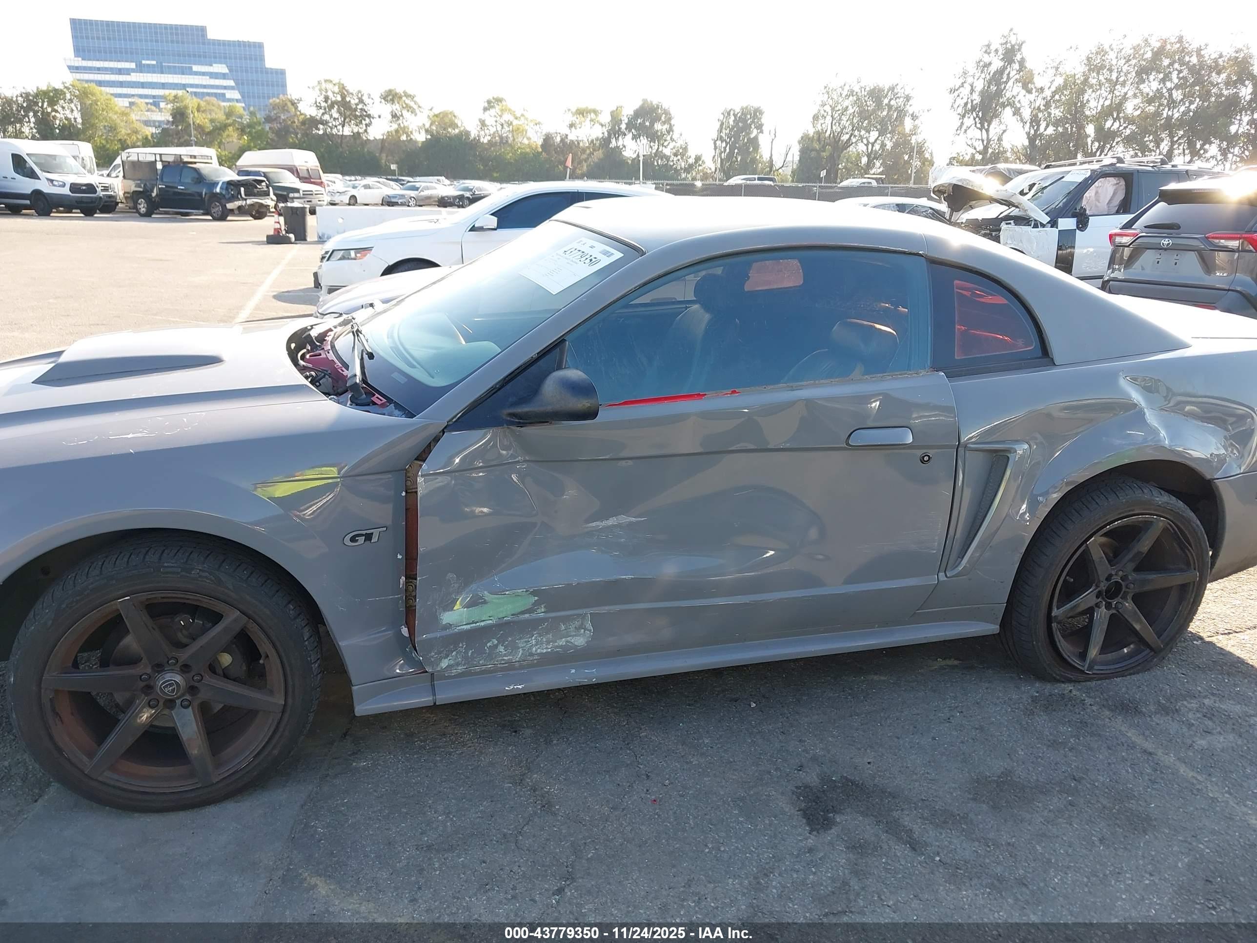 FORD MUSTANG image 6