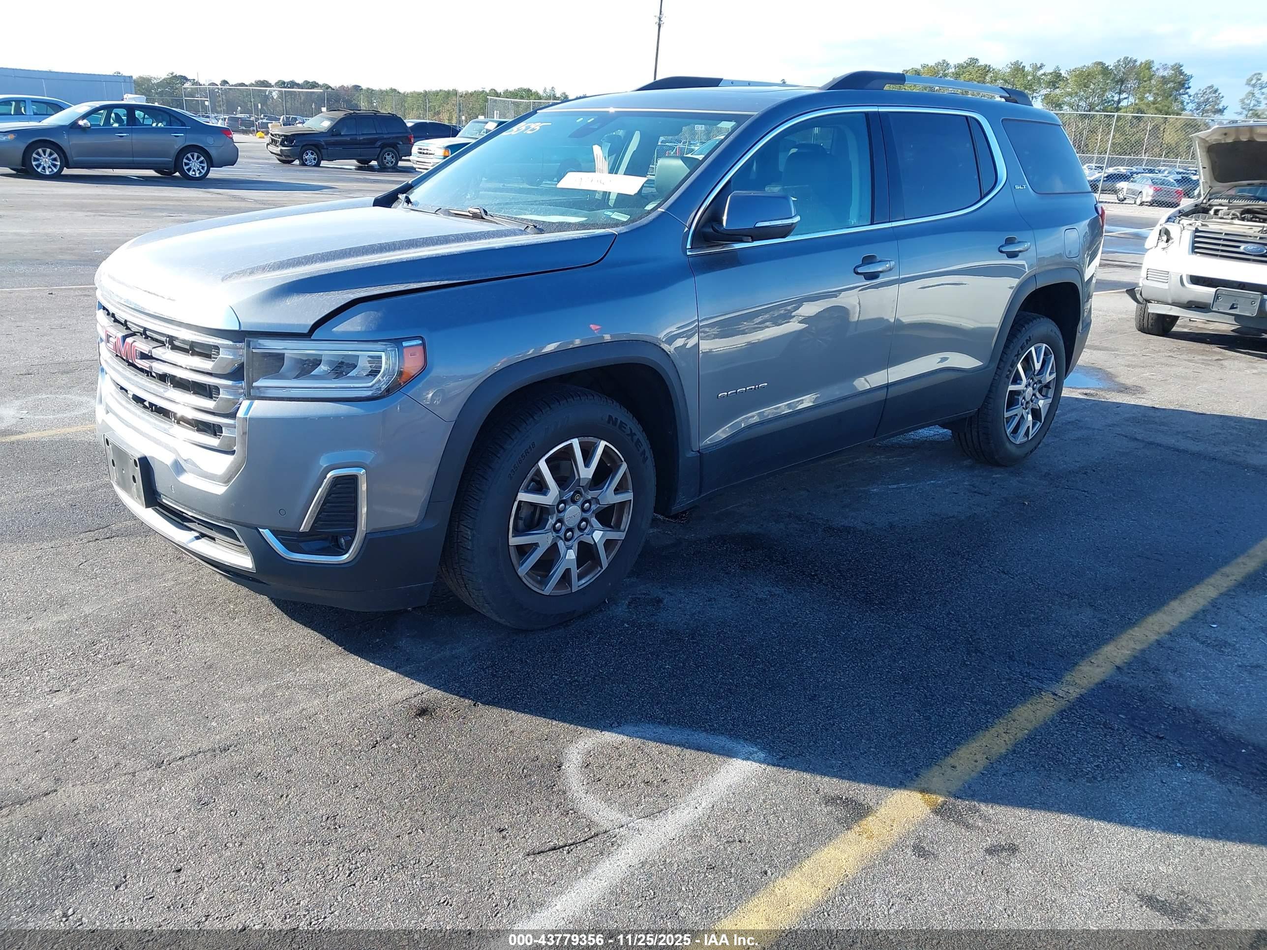 GMC ACADIA image 2