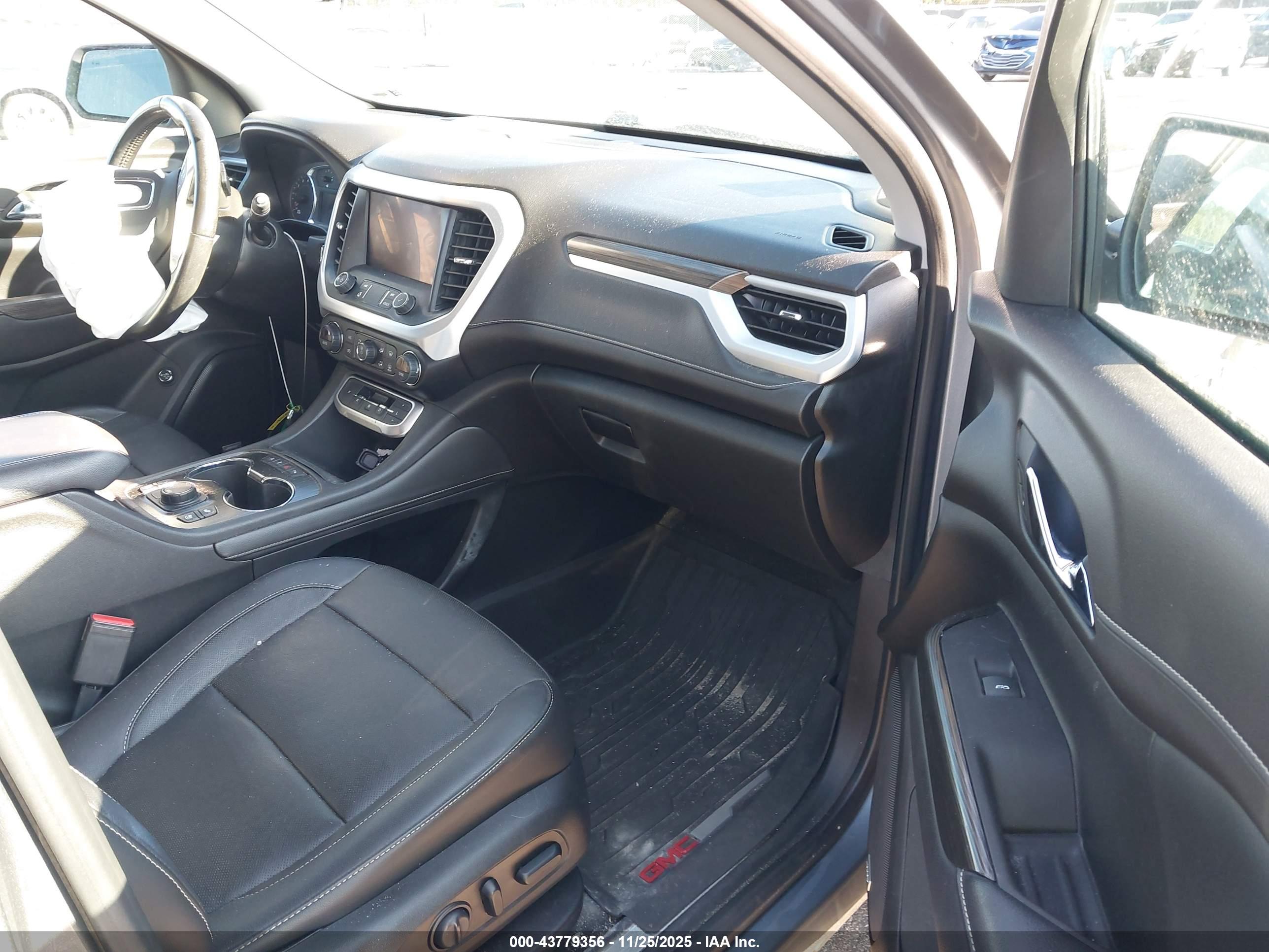 GMC ACADIA image 5