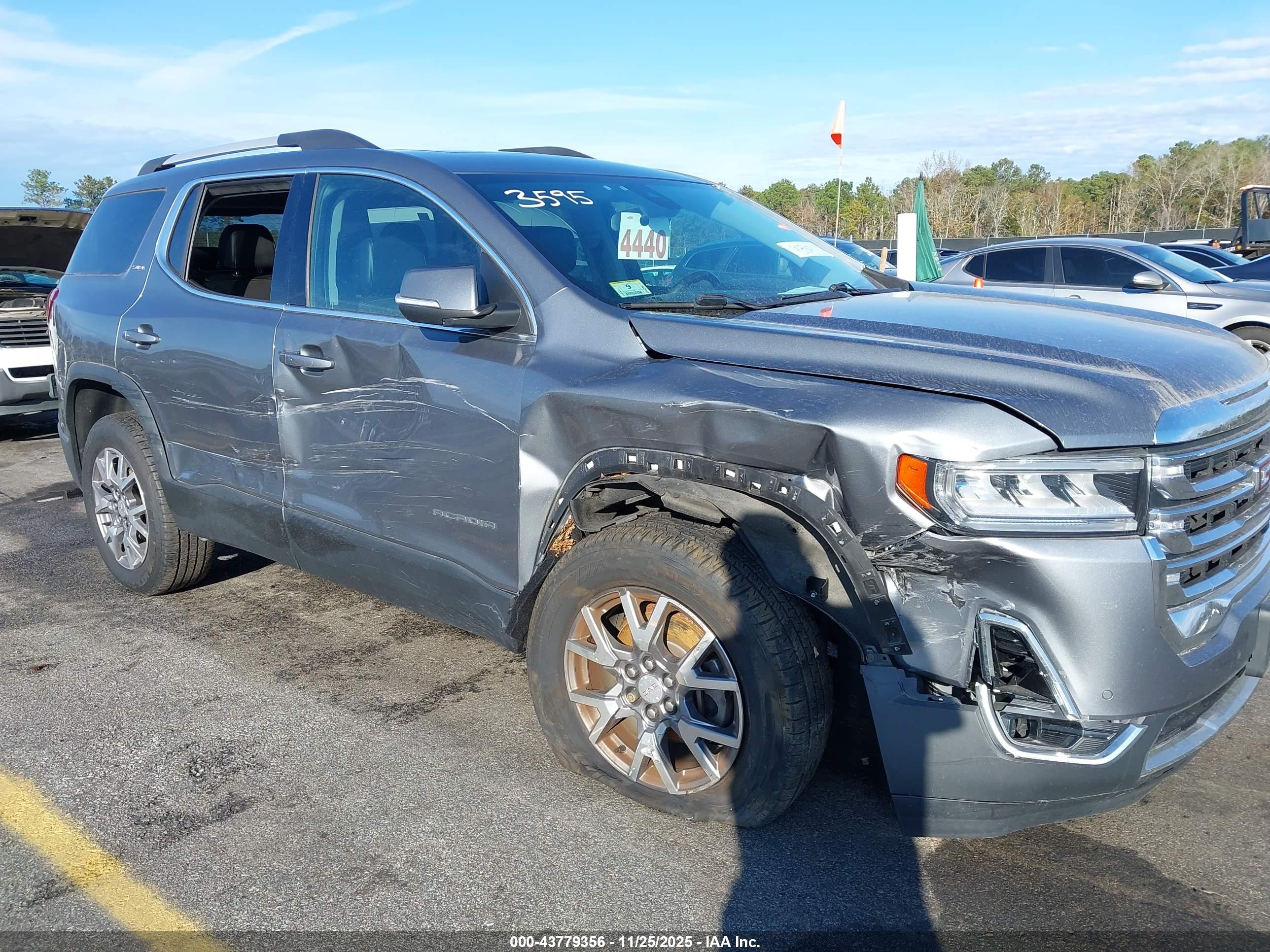GMC ACADIA image 6