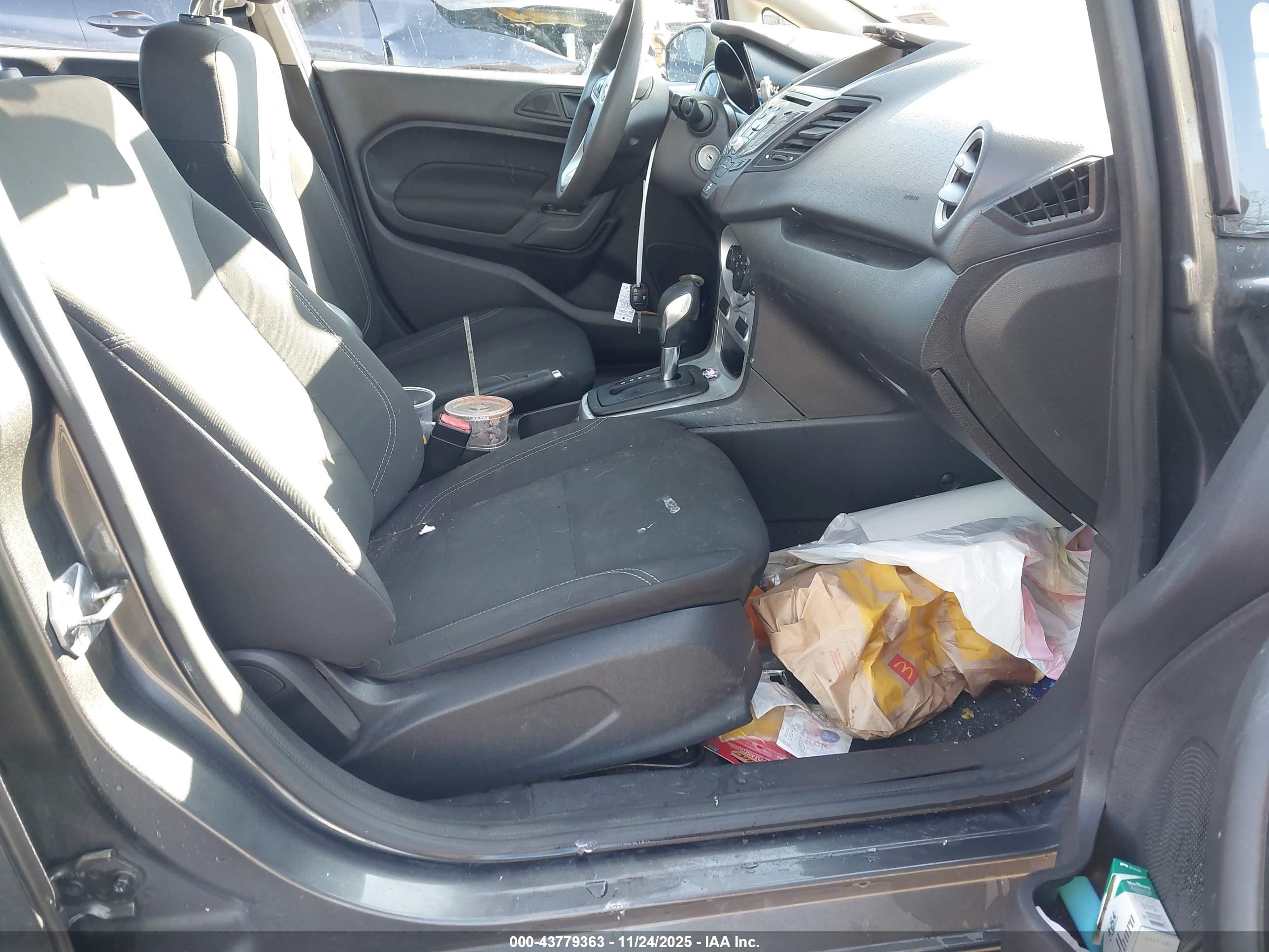 FORD FIESTA image 5