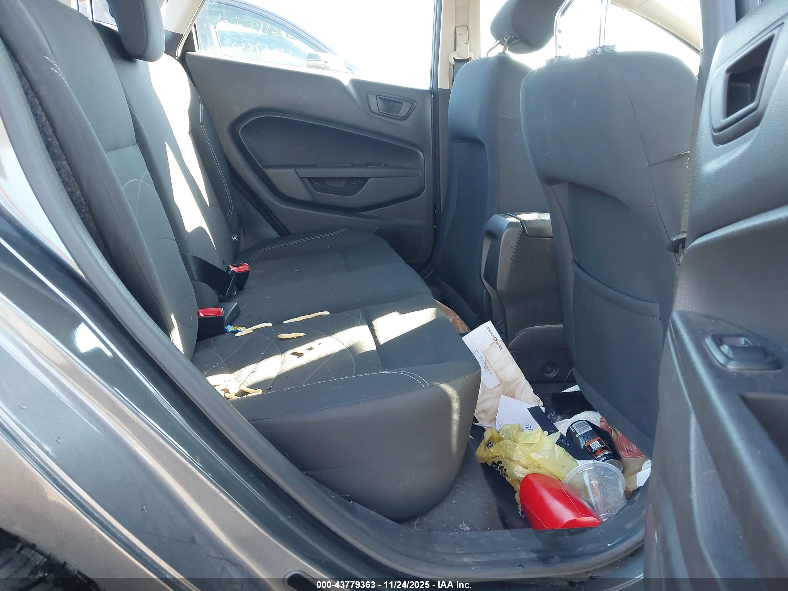 FORD FIESTA image 8
