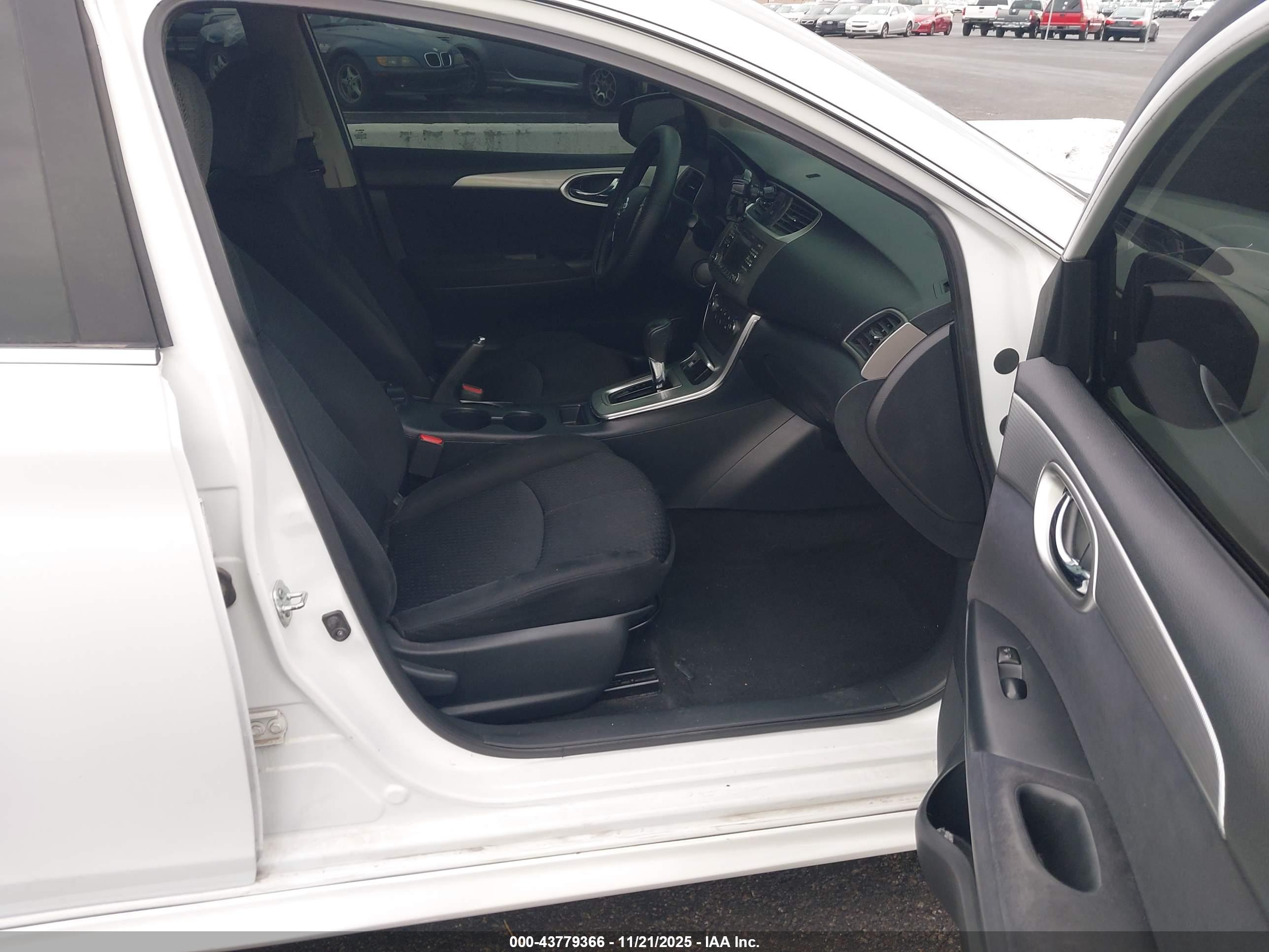 NISSAN SENTRA image 5