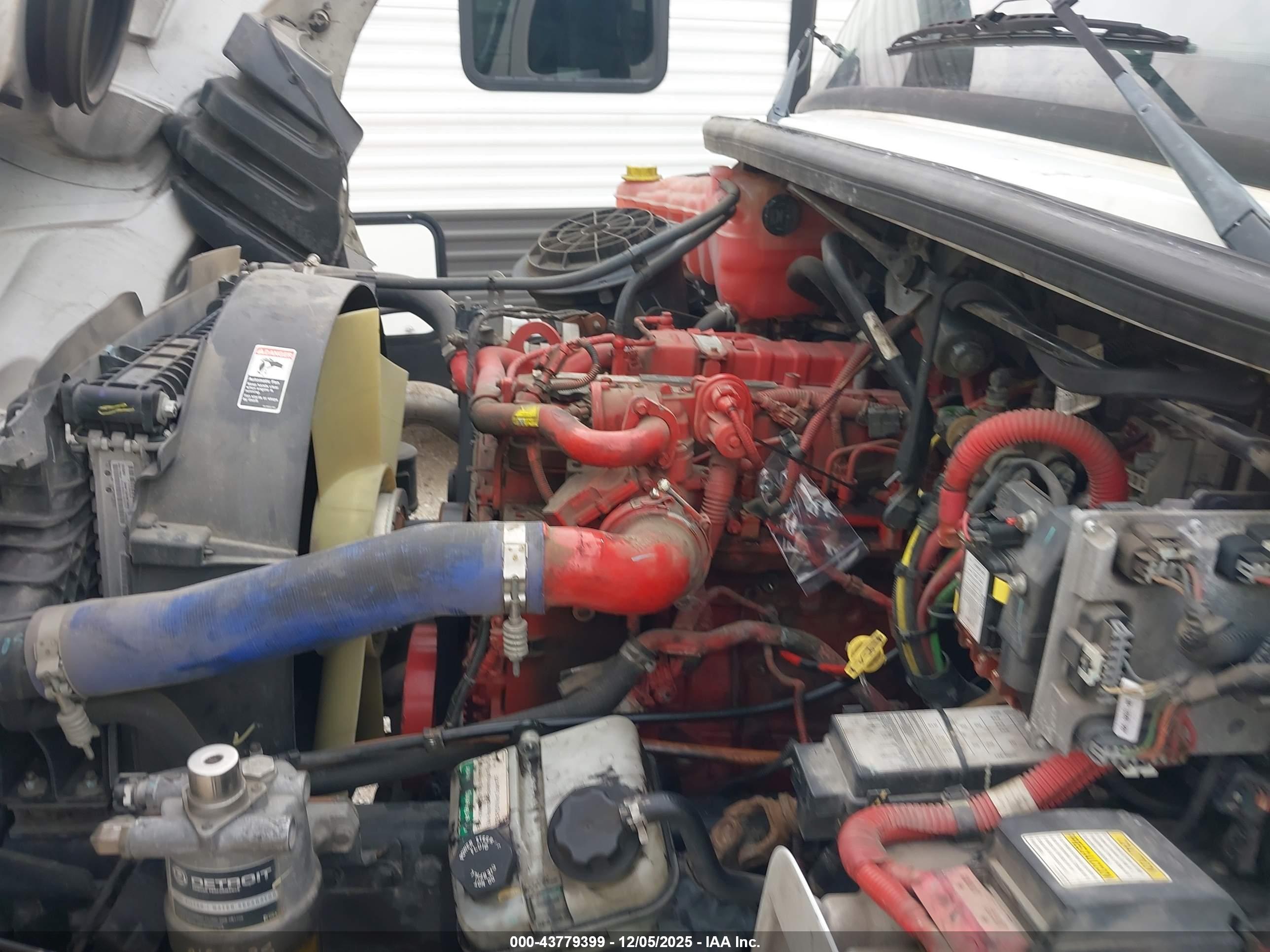 FREIGHTLINER M2 image 10