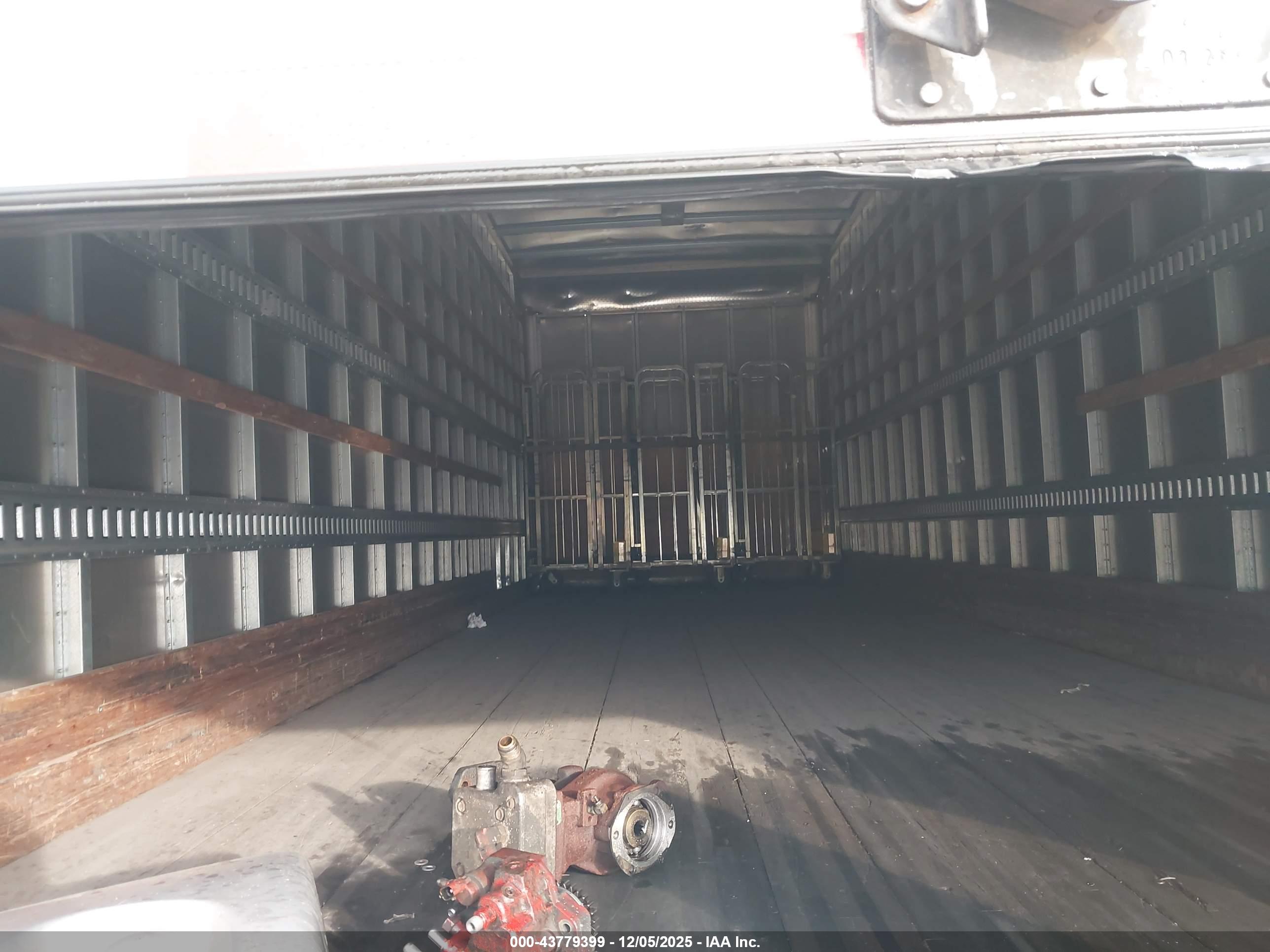 FREIGHTLINER M2 image 7