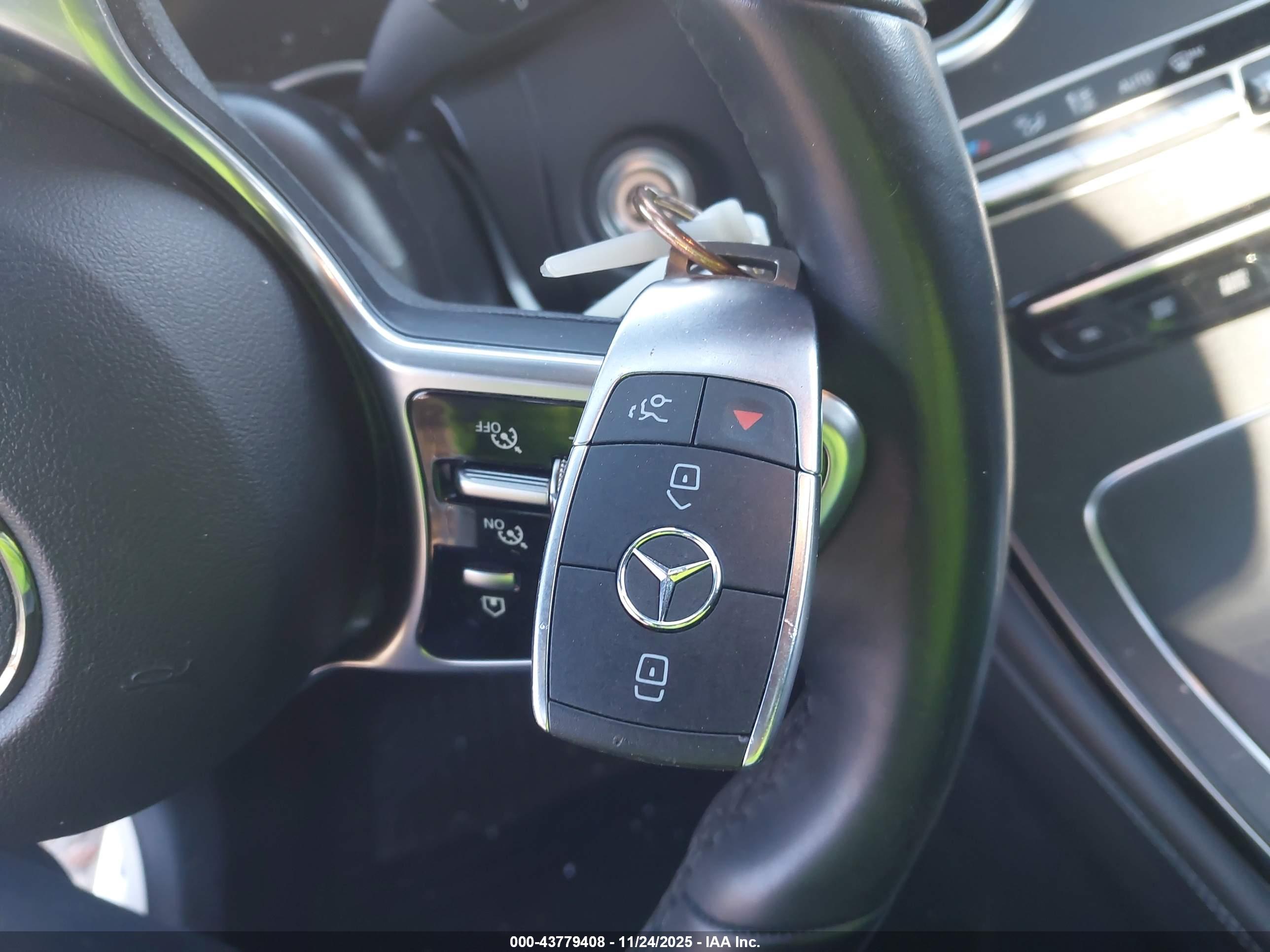 MERCEDES-BENZ GLC image 11