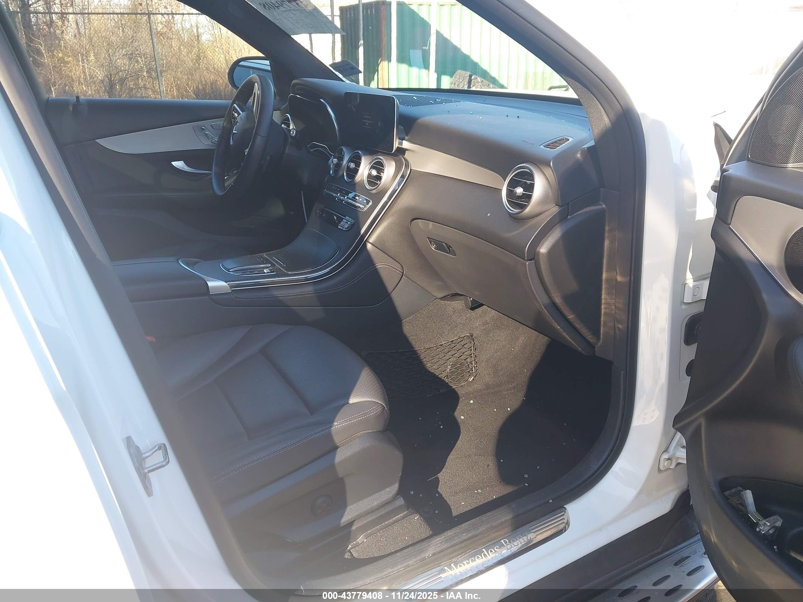 MERCEDES-BENZ GLC image 5