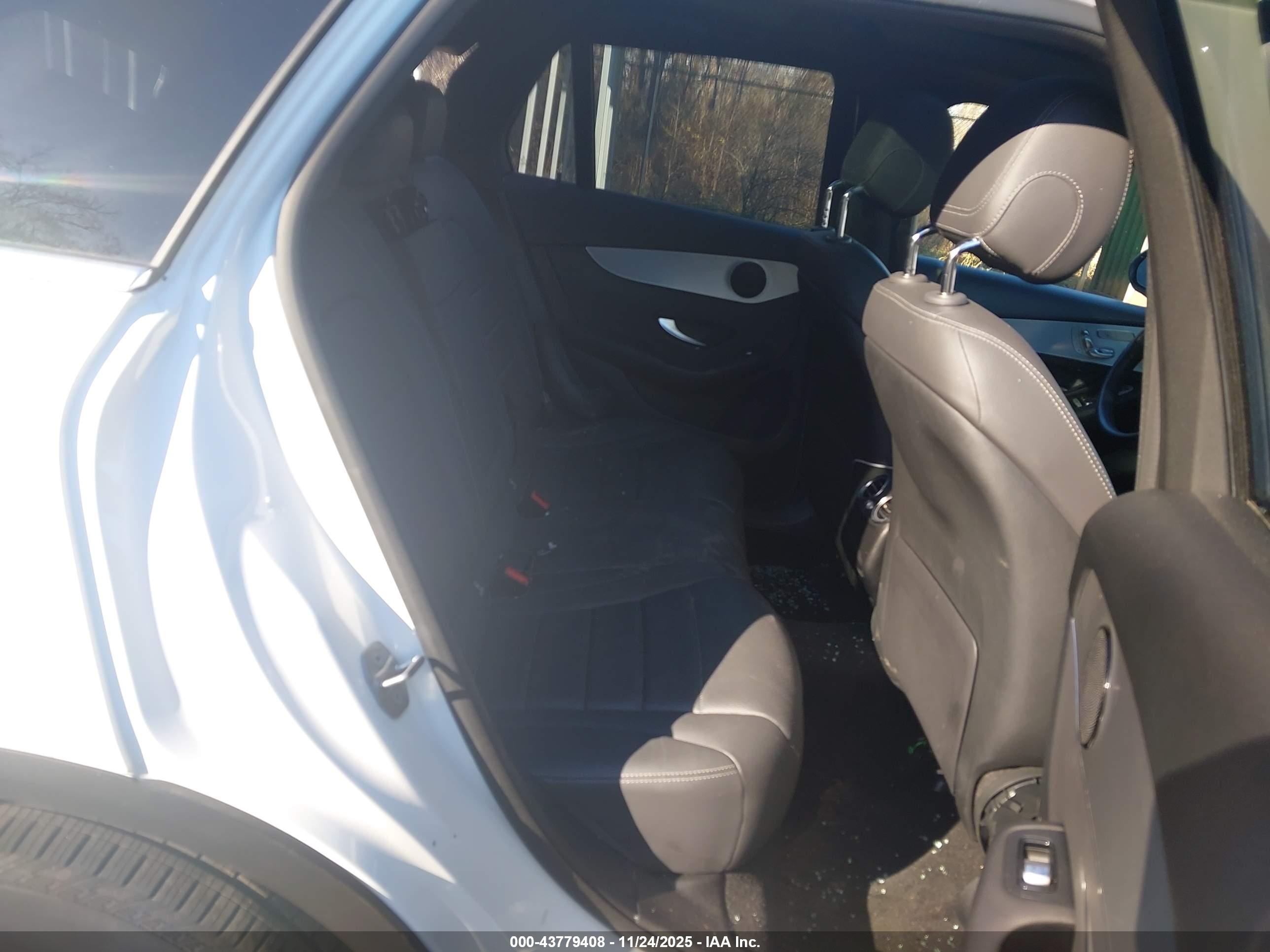 MERCEDES-BENZ GLC image 8