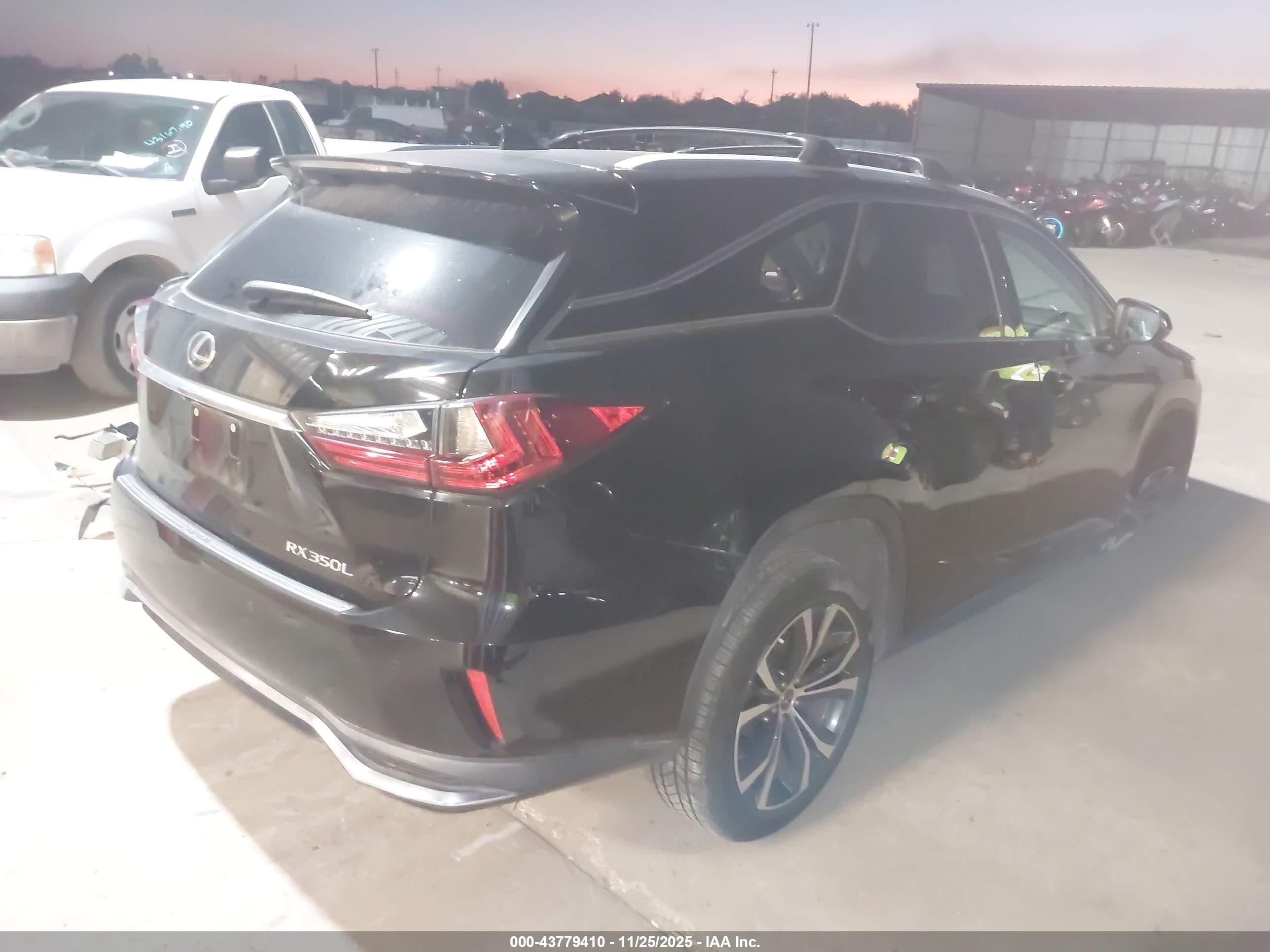 LEXUS RX image 4